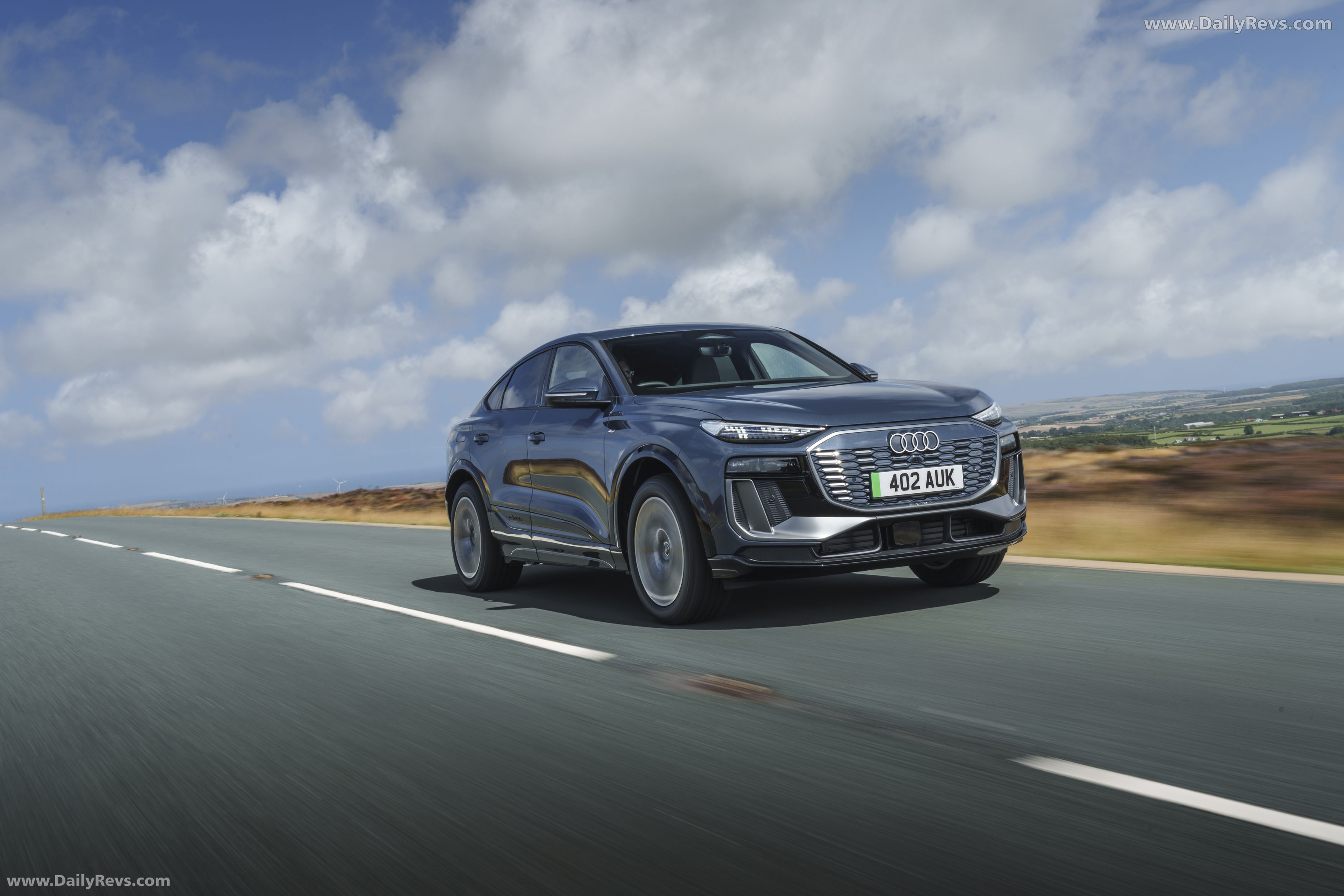 2025 Audi Q6 Sportback e-tron S-Line AU516 Front View