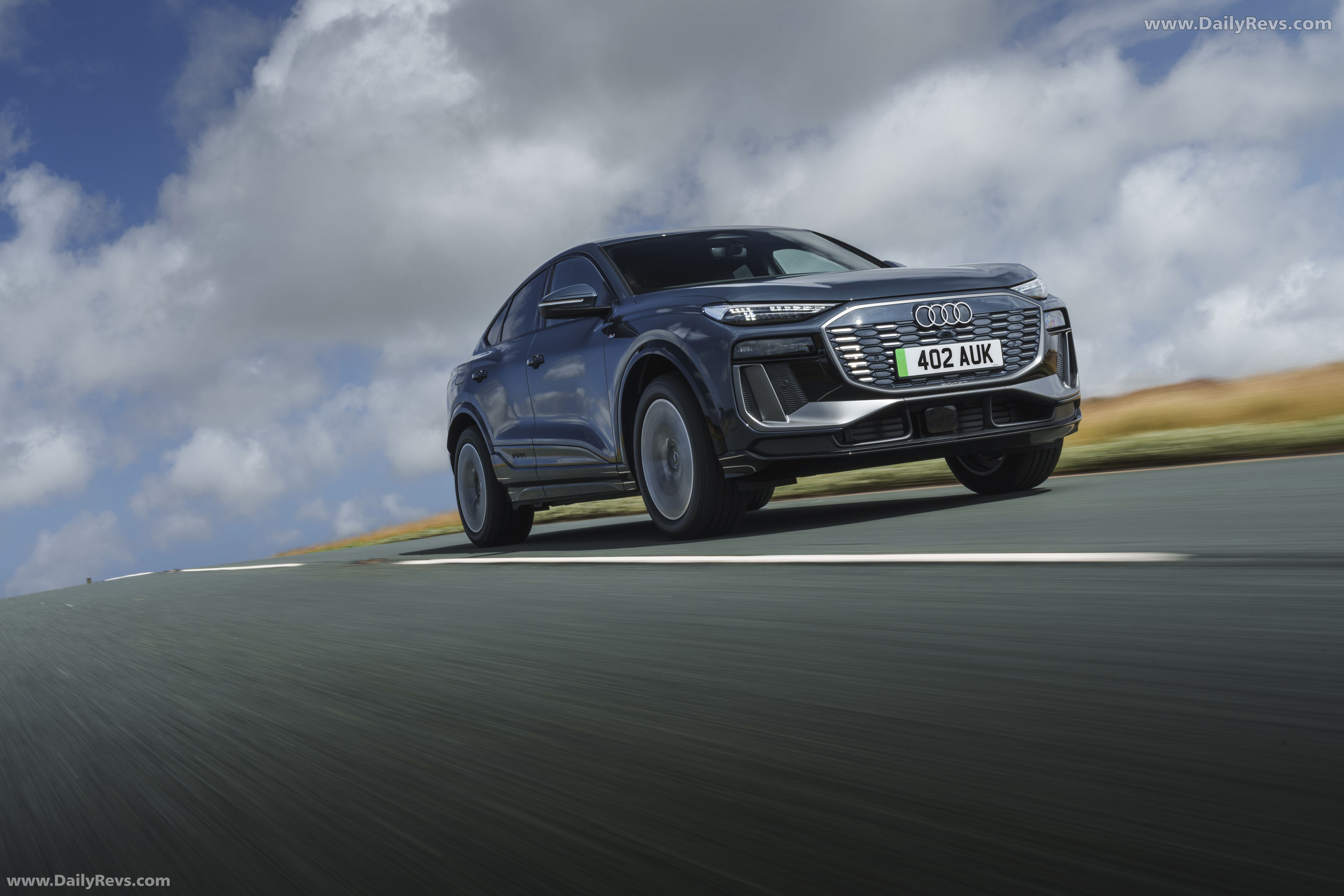 2025 Audi Q6 Sportback e-tron S-Line AU516 Front View