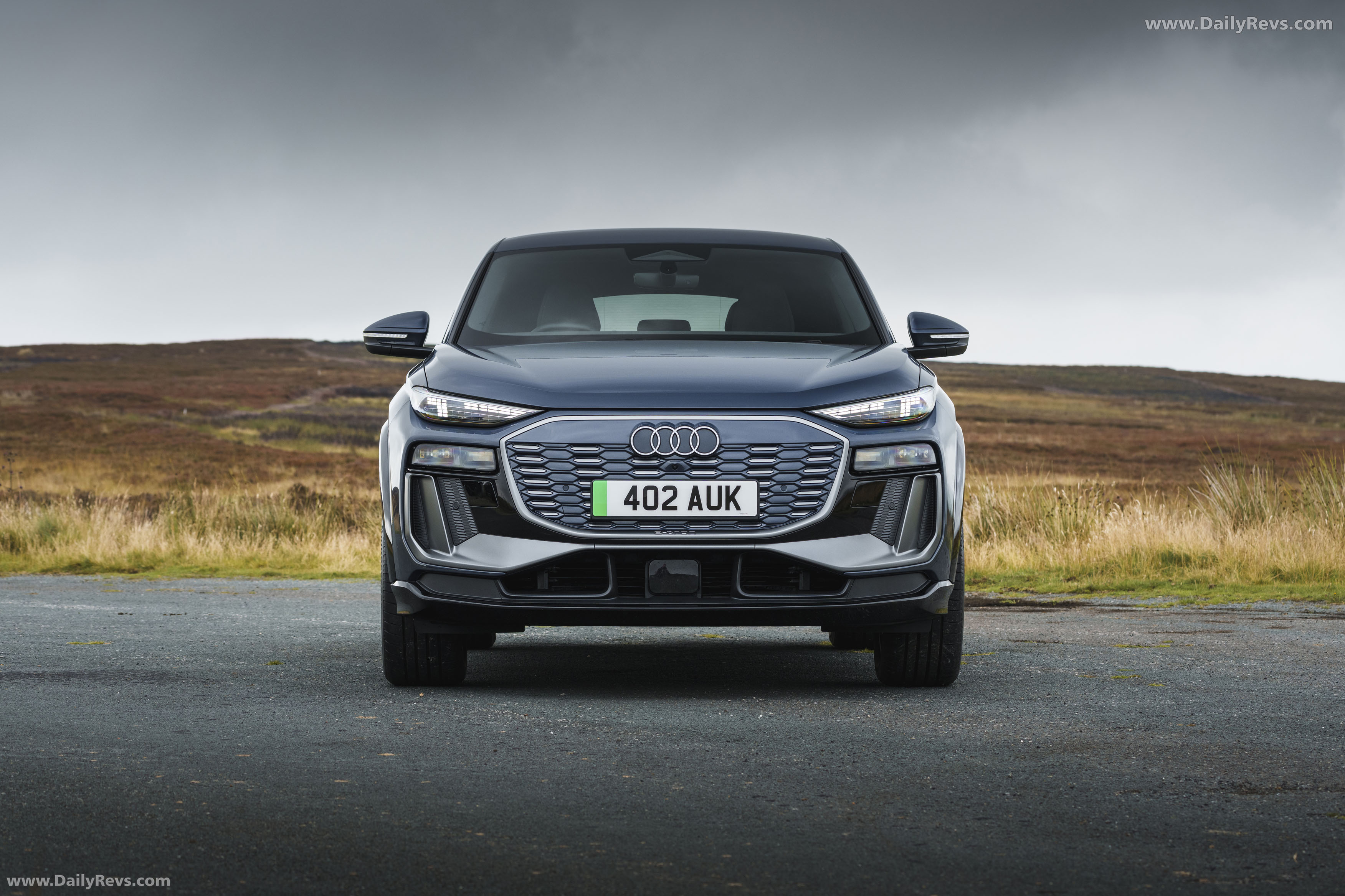 2025 Audi Q6 Sportback e-tron S-Line AU516 Front View