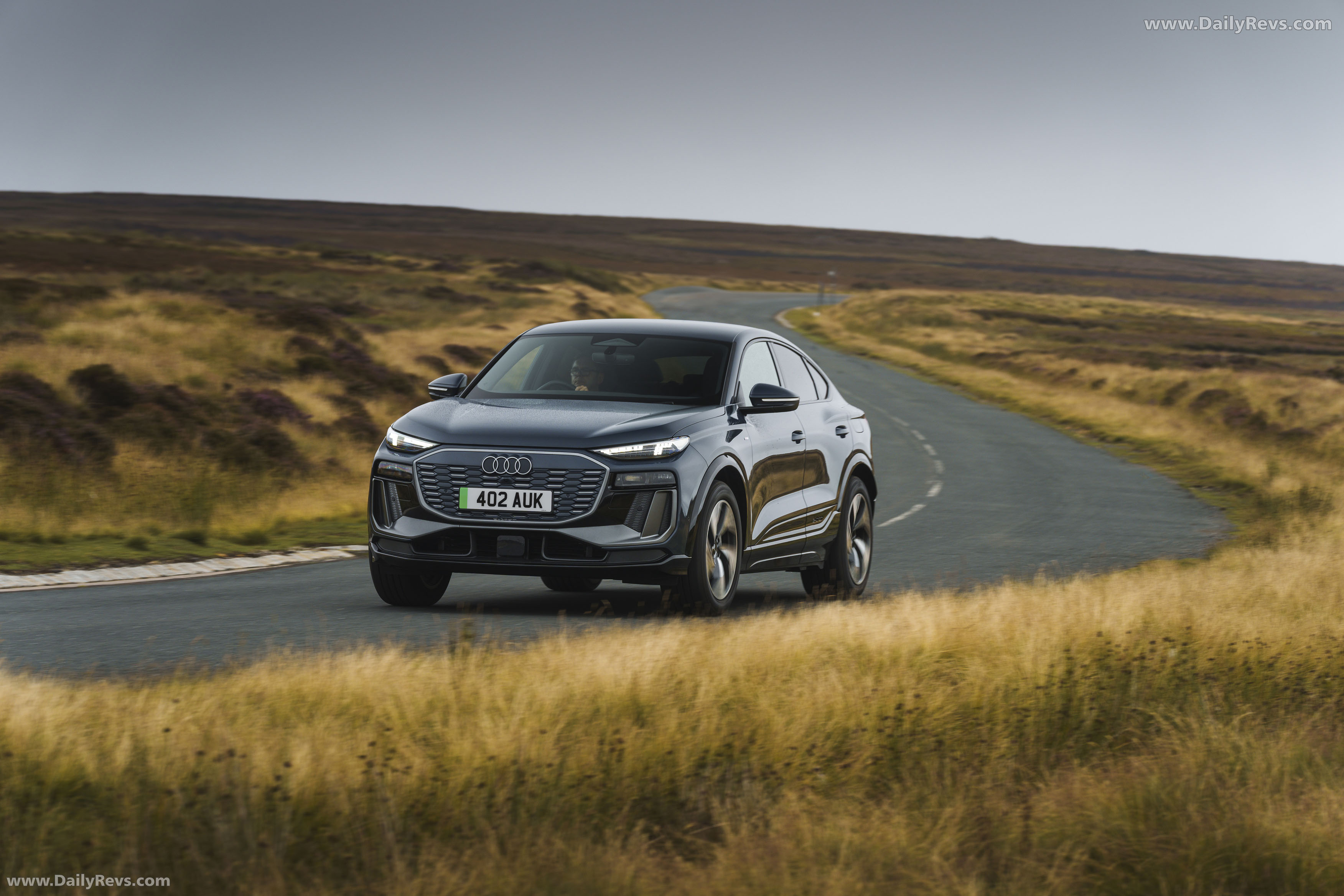 2025 Audi Q6 Sportback e-tron S-Line AU516 Front View