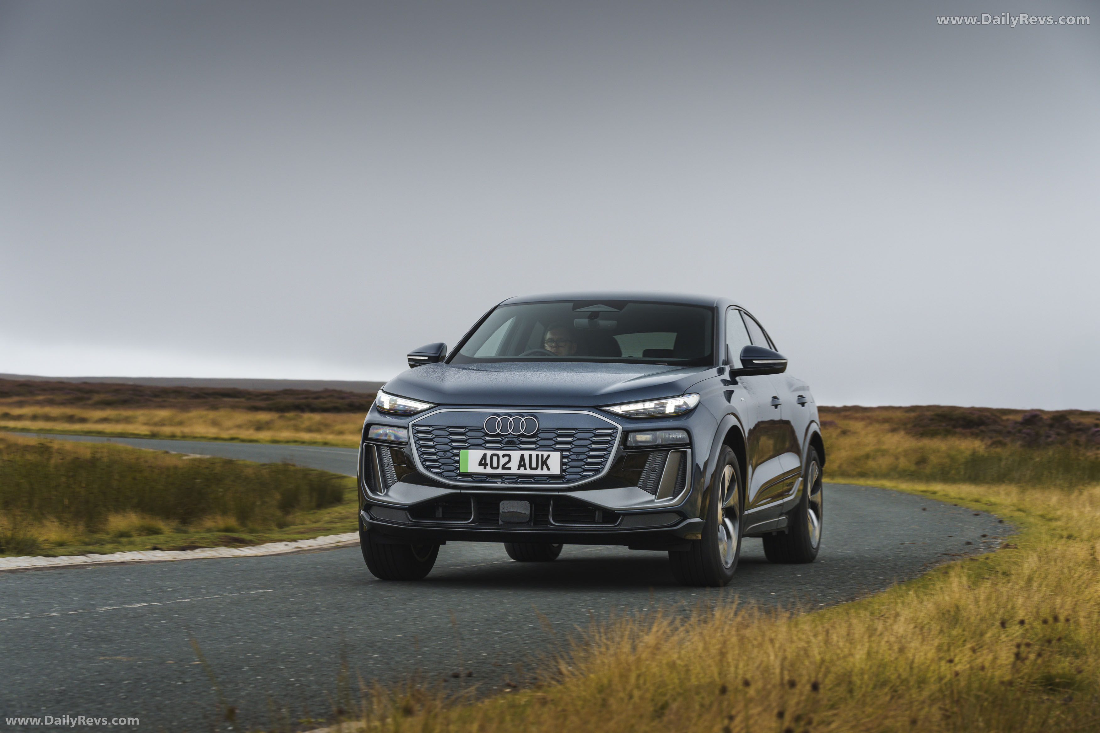 2025 Audi Q6 Sportback e-tron S-Line AU516 Front View
