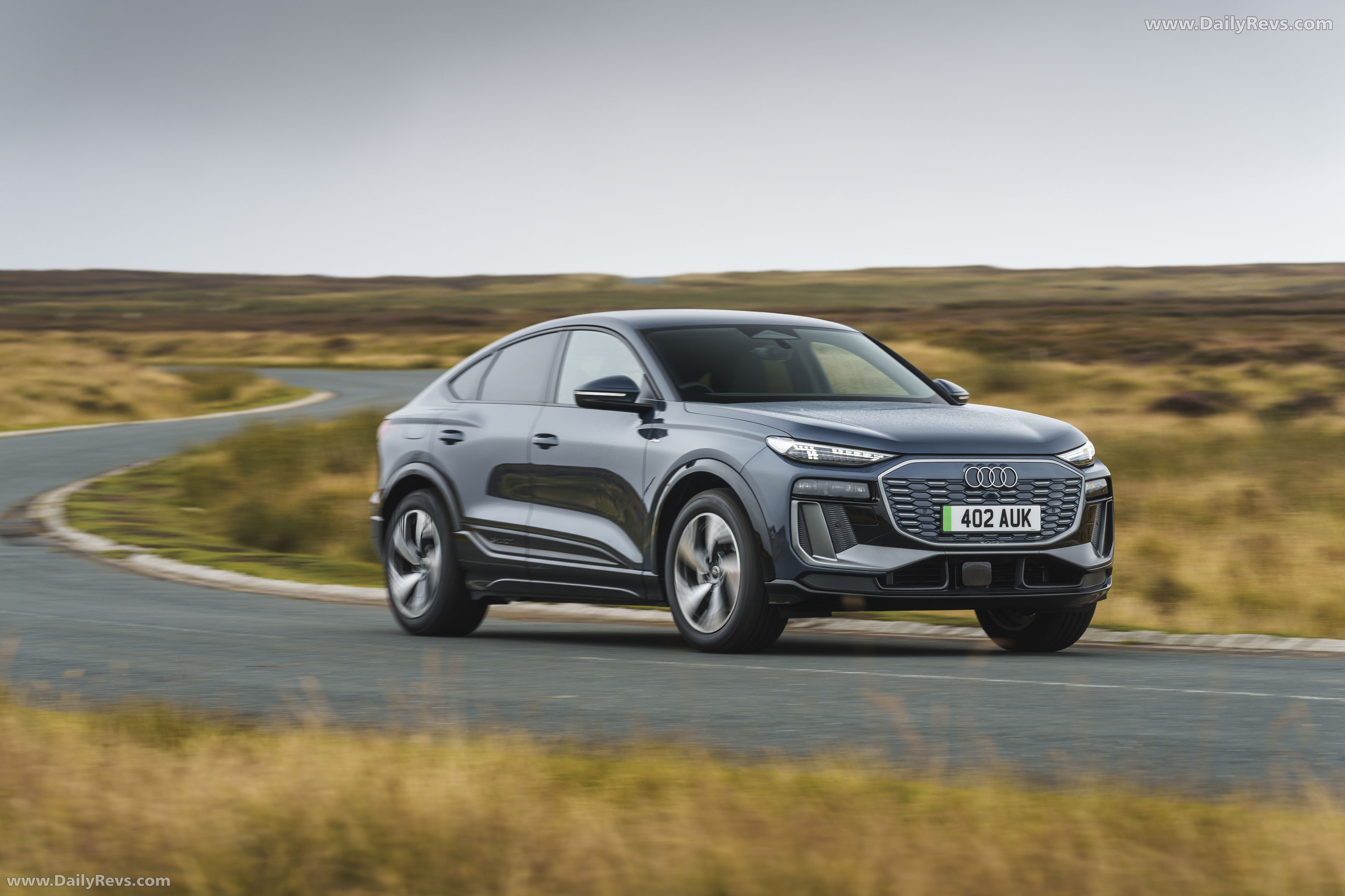 2025 Audi Q6 Sportback e-tron S-Line AU516 Front View