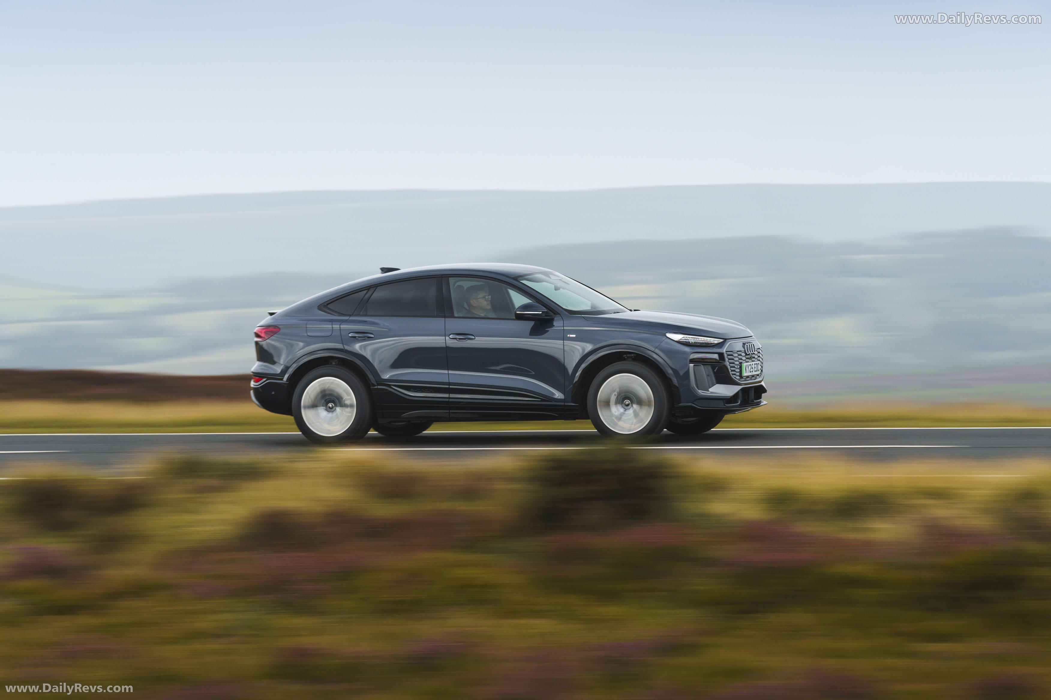 2025 Audi Q6 Sportback e-tron S-Line AU516 Side View