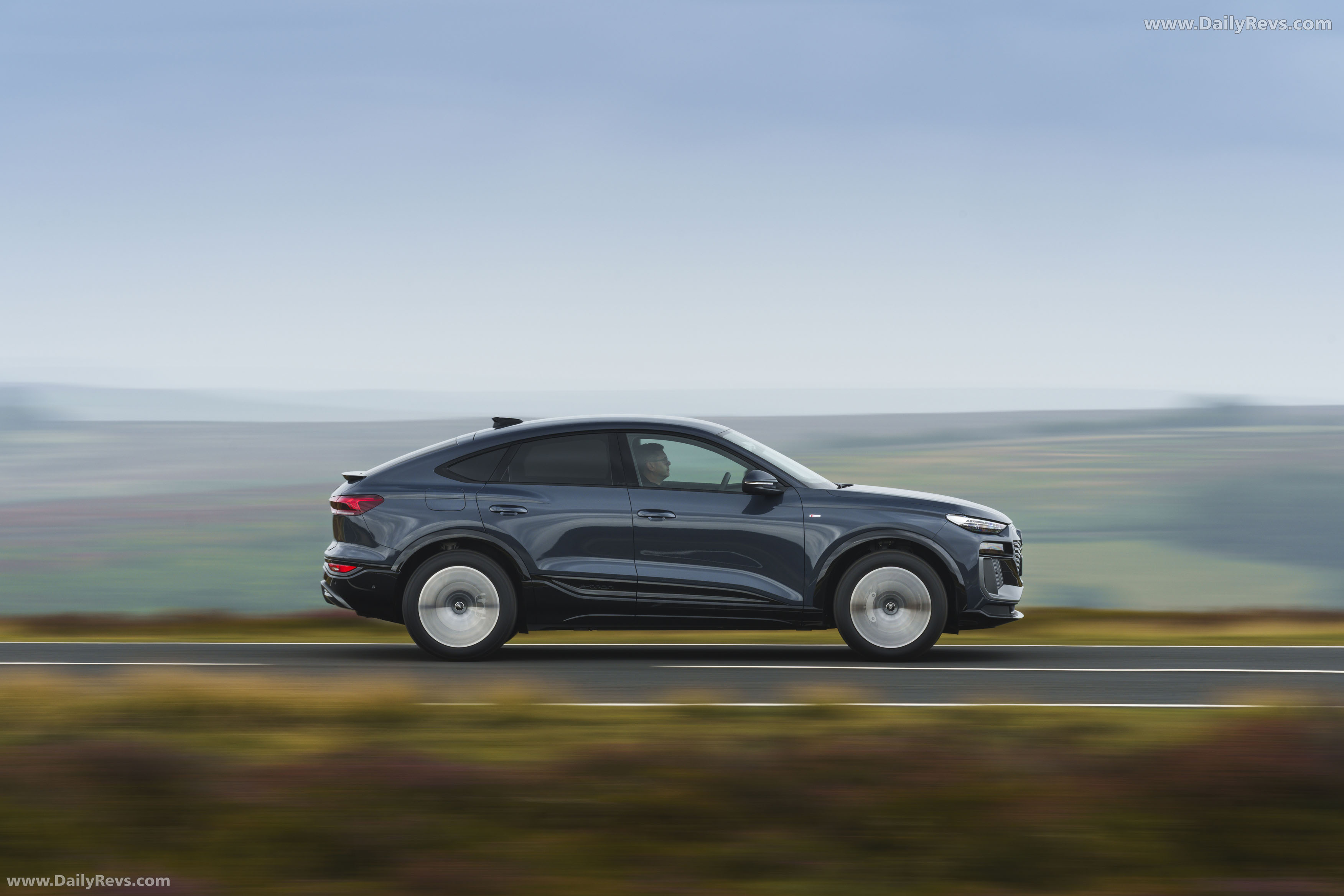 2025 Audi Q6 Sportback e-tron S-Line AU516 Side View