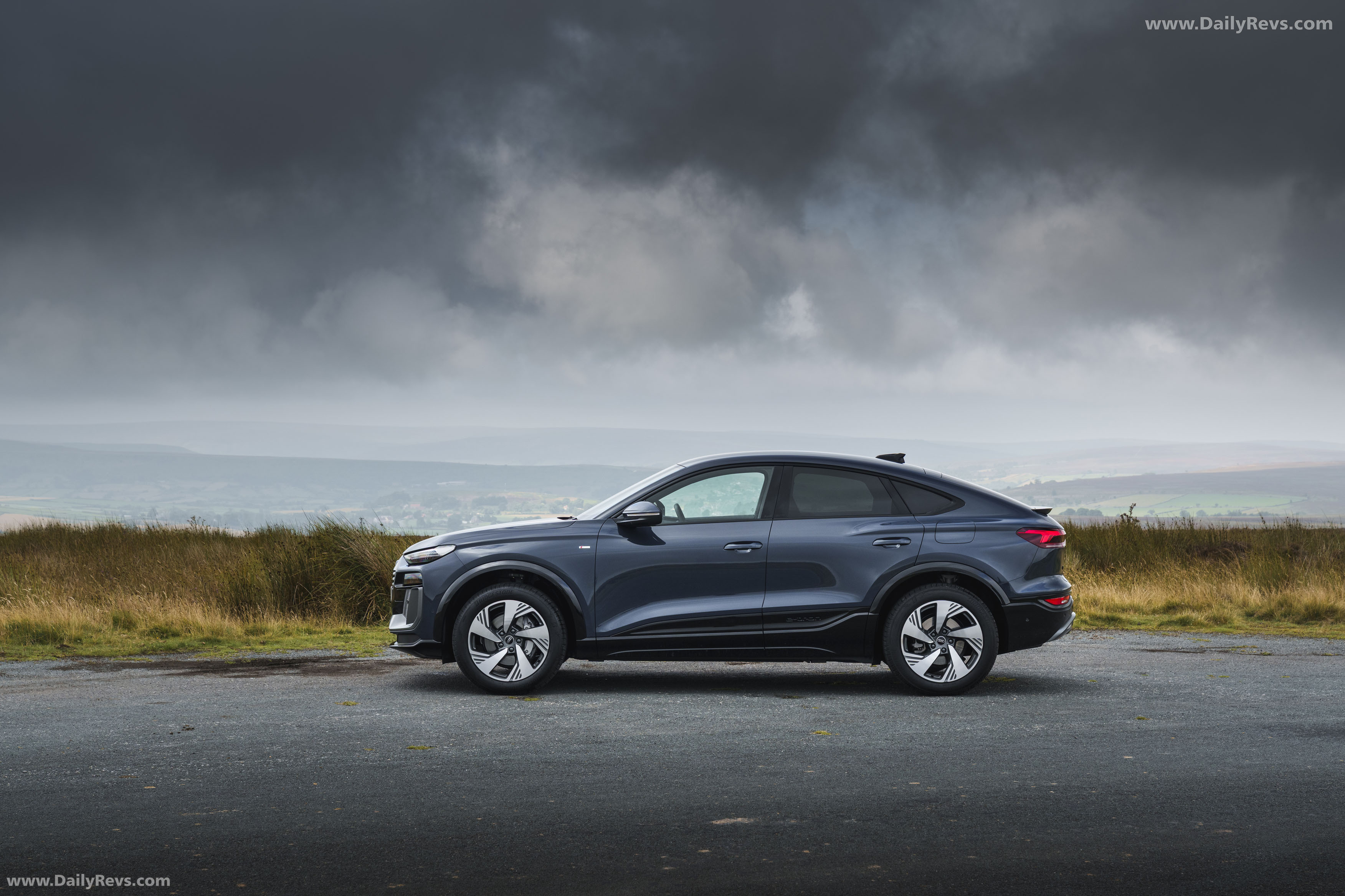 2025 Audi Q6 Sportback e-tron S-Line AU516 Side View
