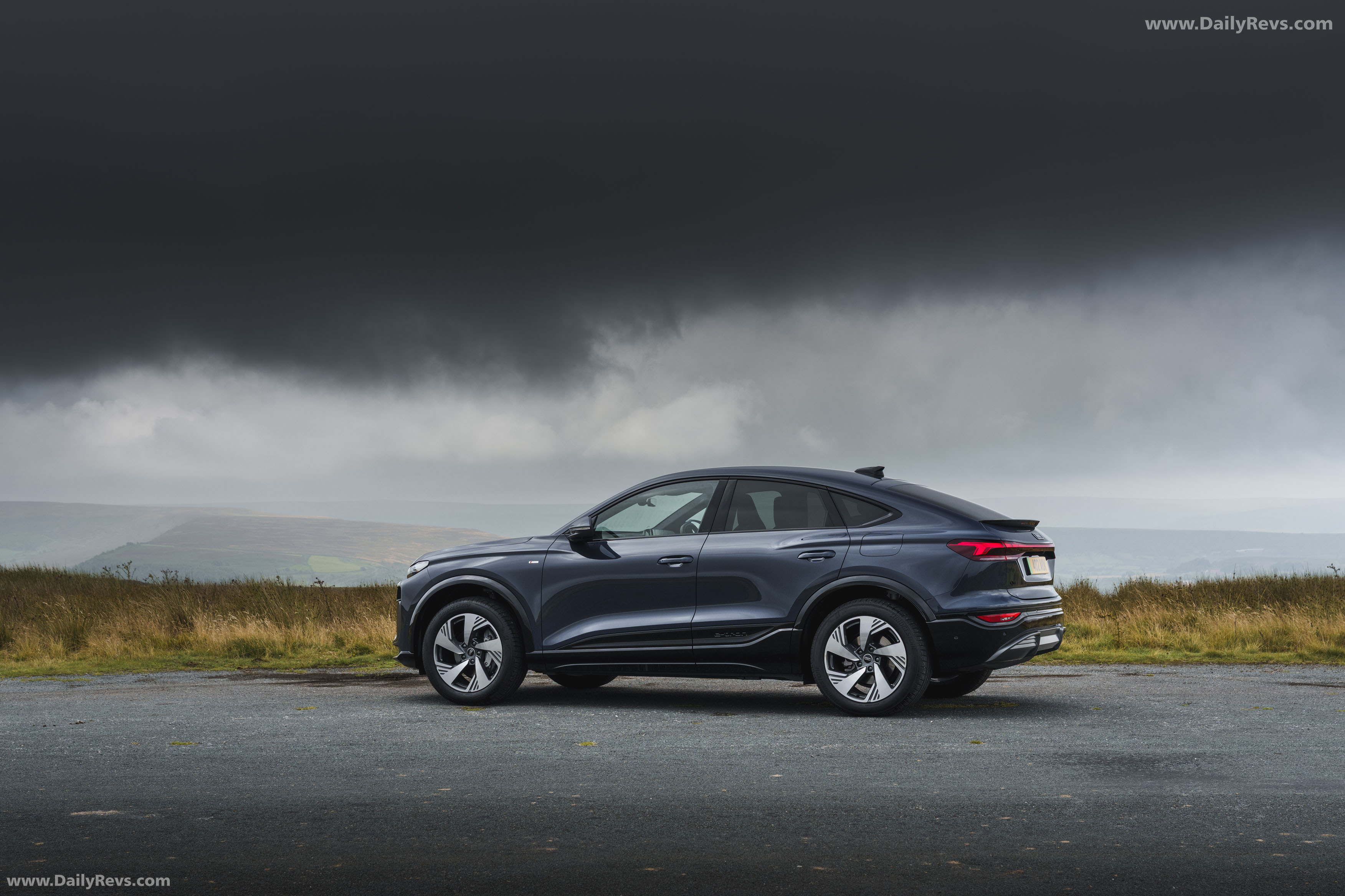 2025 Audi Q6 Sportback e-tron S-Line AU516 Side View