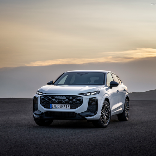2026 Audi Q3 Sportback e-hybrid F3 Front View