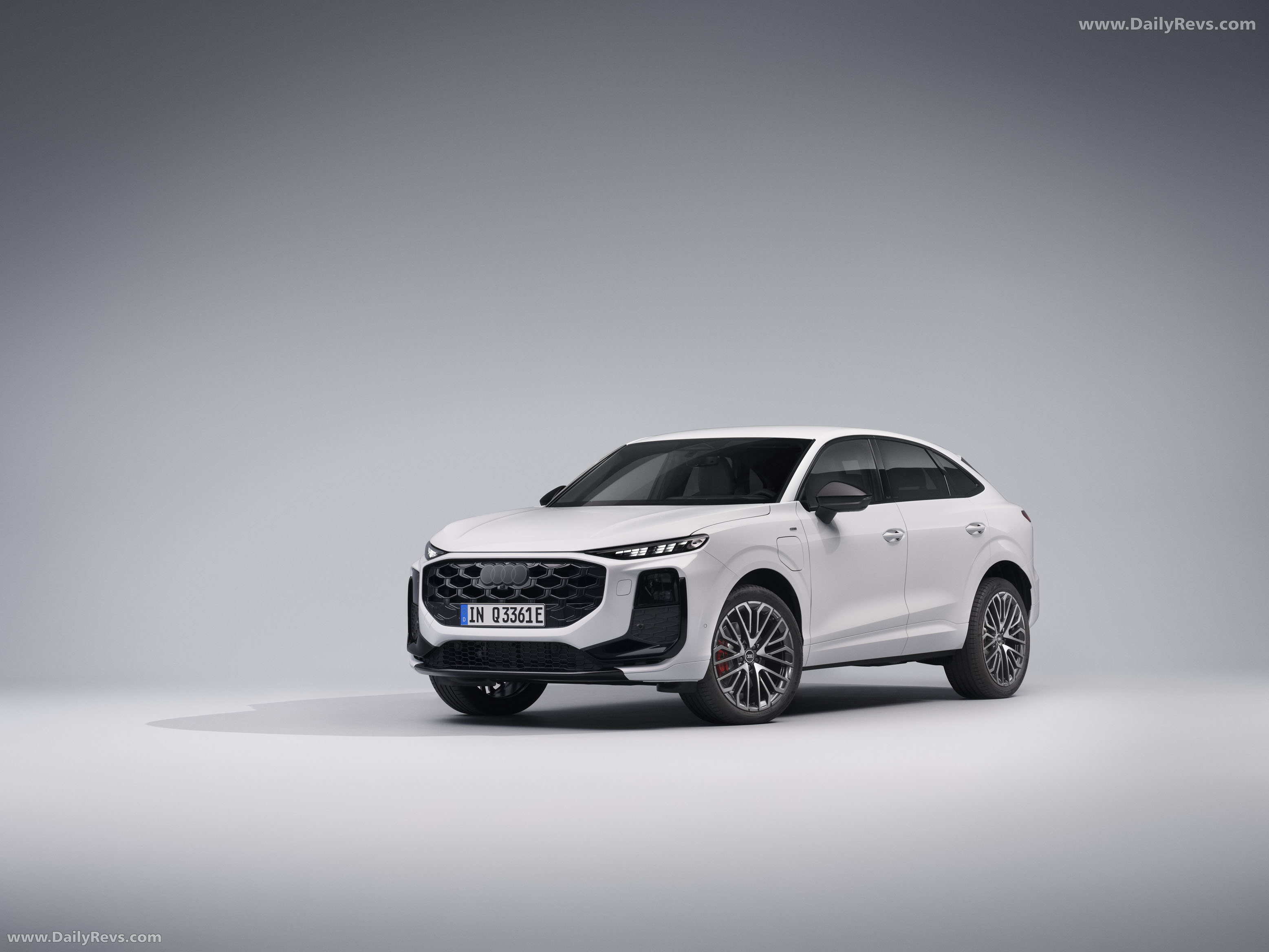 2026 Audi Q3 Sportback e-hybrid F3 Front View