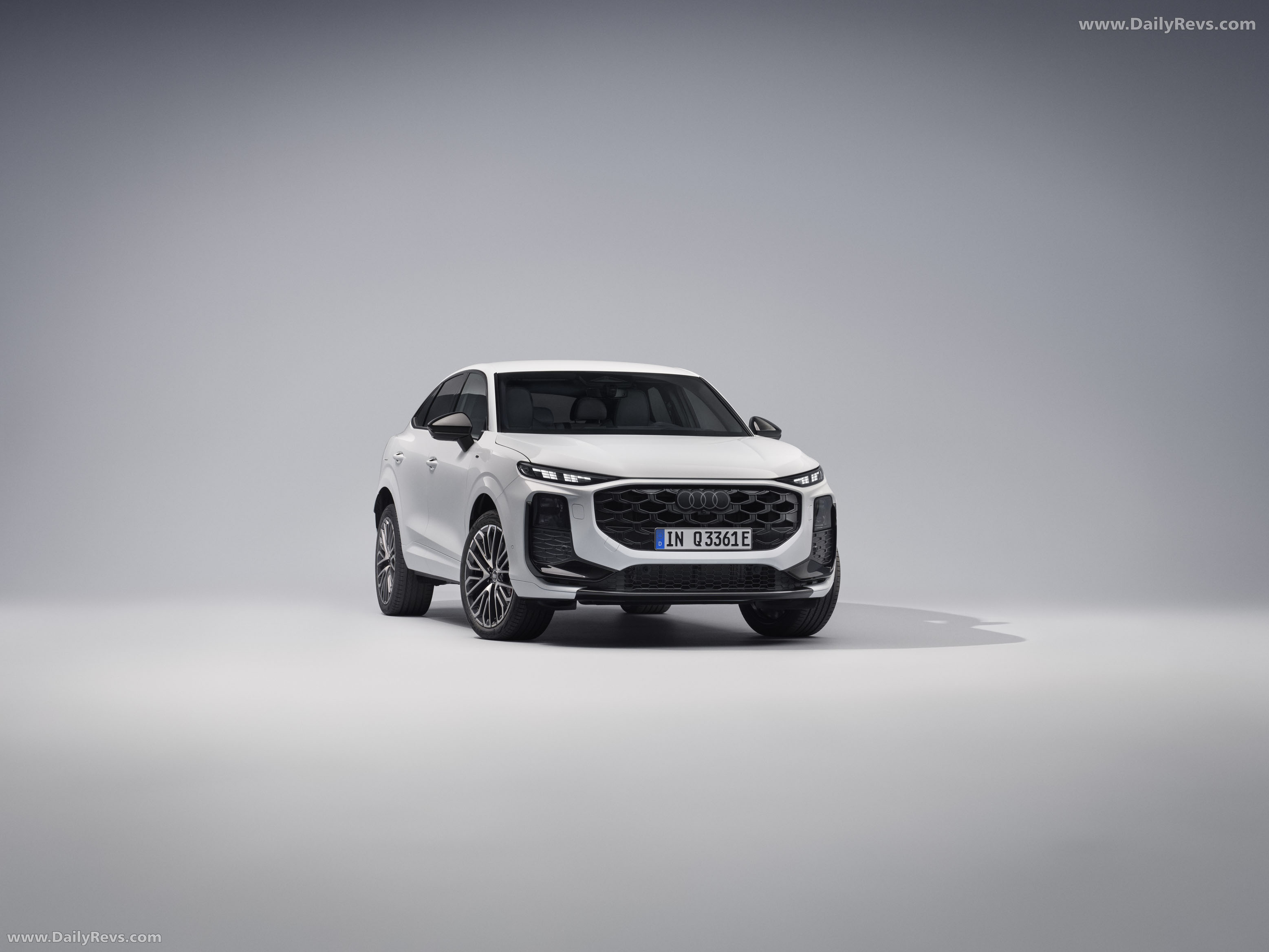 2026 Audi Q3 Sportback e-hybrid F3 Front View