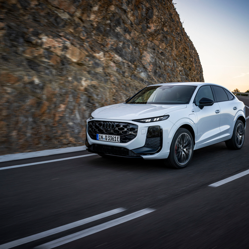2026 Audi Q3 Sportback e-hybrid F3 Front View