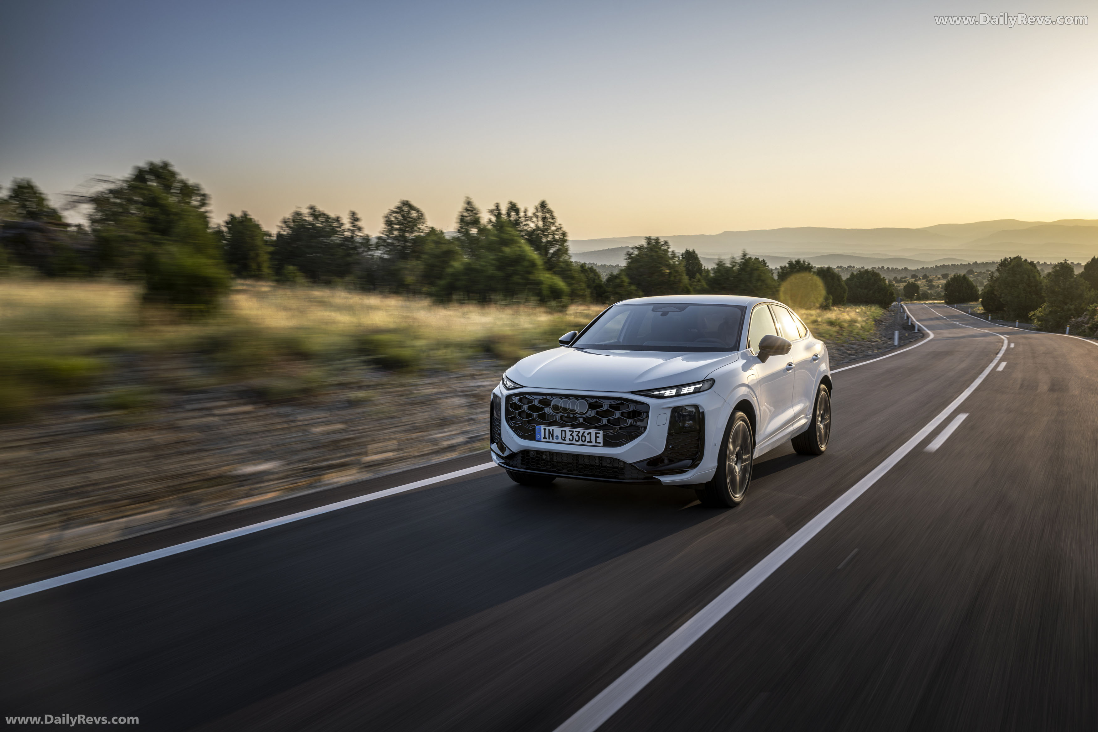 2026 Audi Q3 Sportback e-hybrid F3 Front View