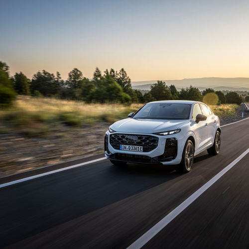 2026 Audi Q3 Sportback e-hybrid F3 Front View