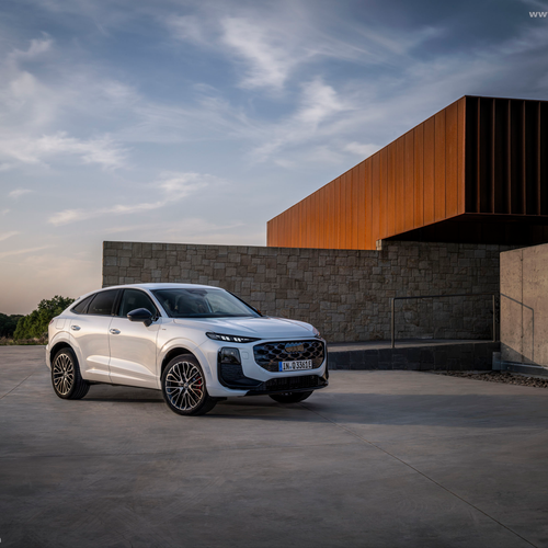 2026 Audi Q3 Sportback e-hybrid F3 Front View