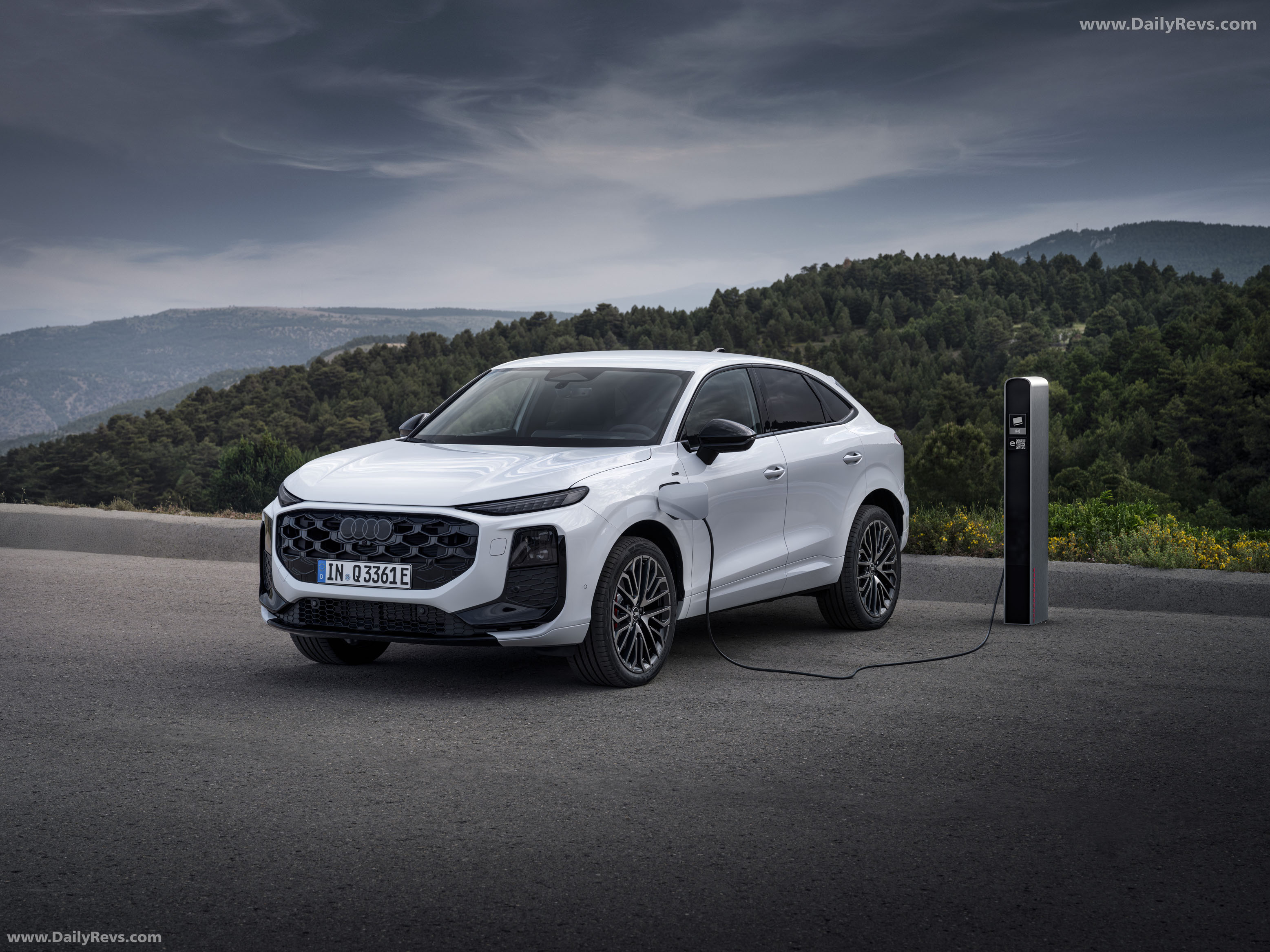 2026 Audi Q3 Sportback e-hybrid F3 Front View