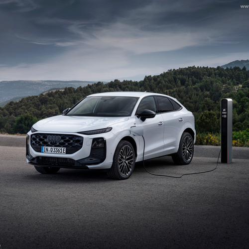 2026 Audi Q3 Sportback e-hybrid F3 Front View