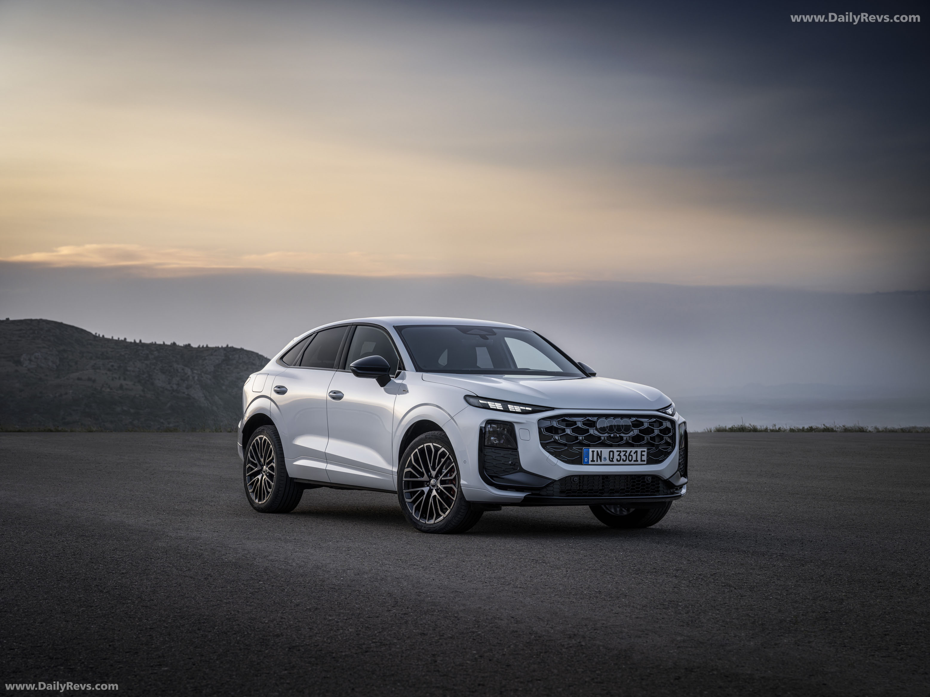 2026 Audi Q3 Sportback e-hybrid F3 Front View