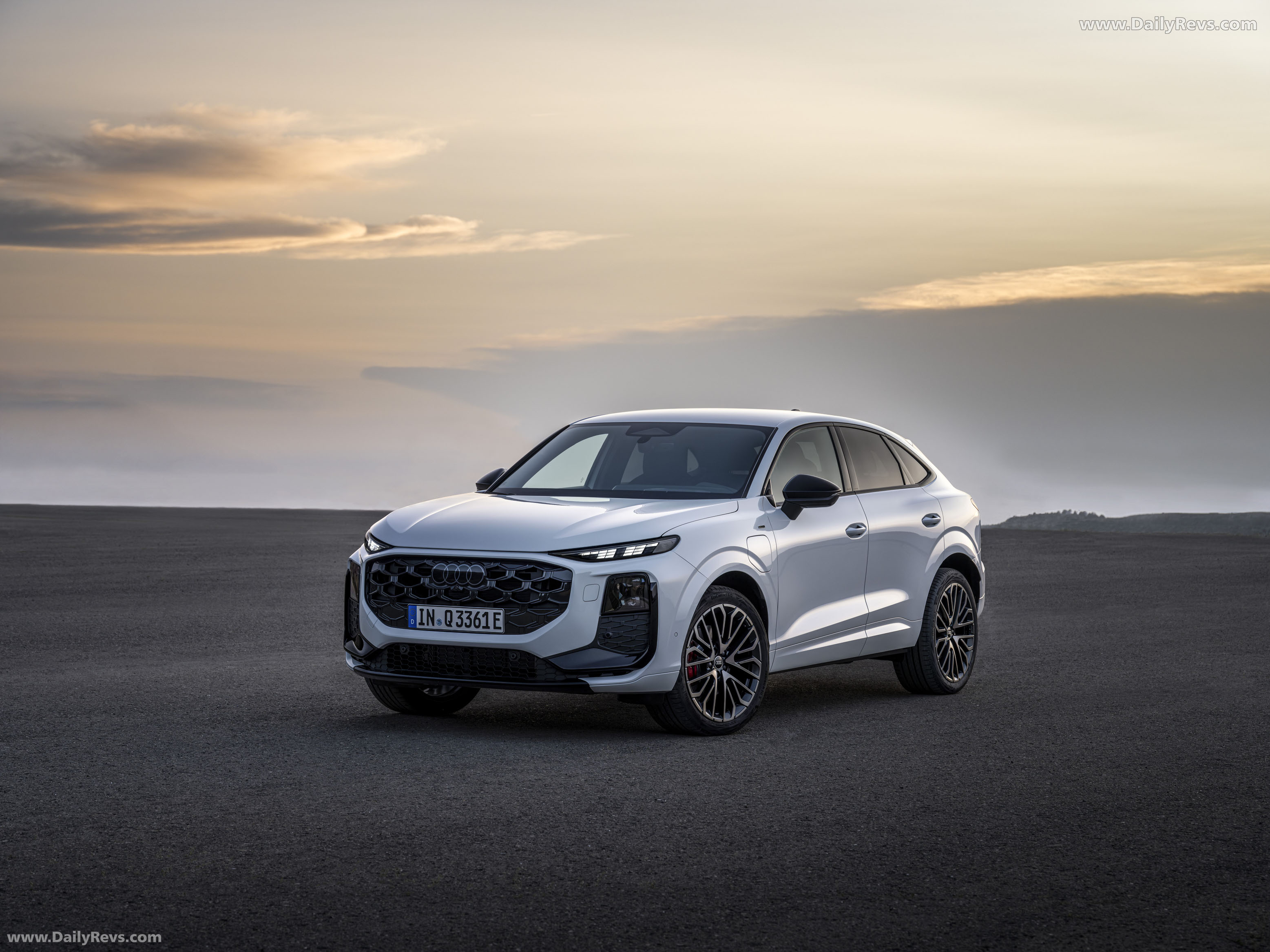 2026 Audi Q3 Sportback e-hybrid F3 Front View