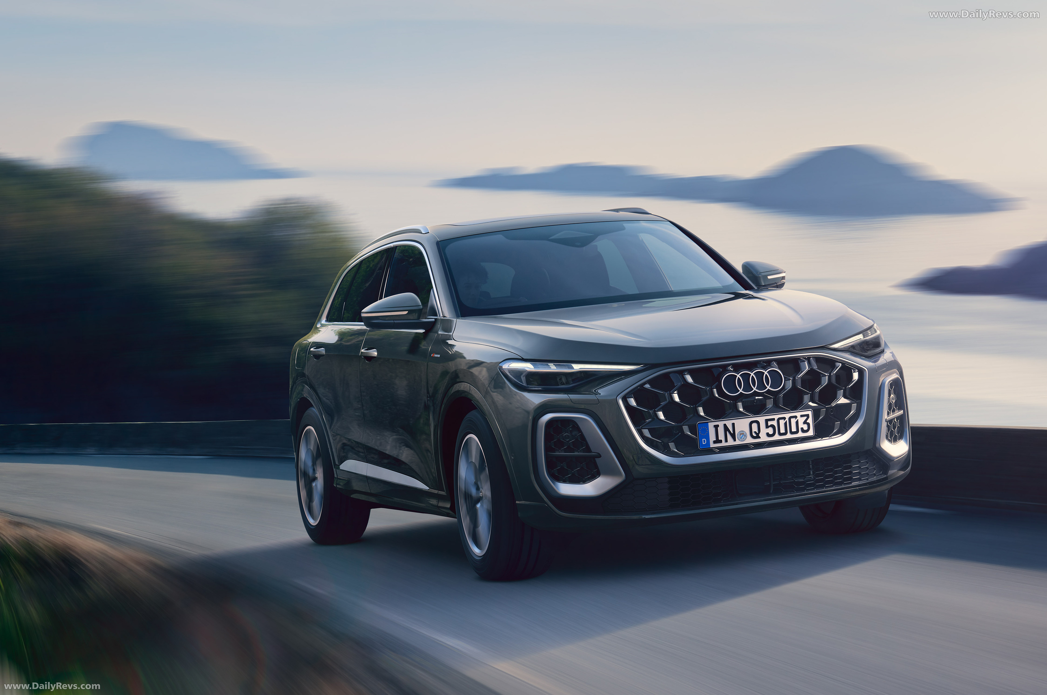 2025 Audi Q5 FY Japanese Version Front View