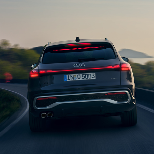 2025 Audi Q5 FY Japanese Version Rear View