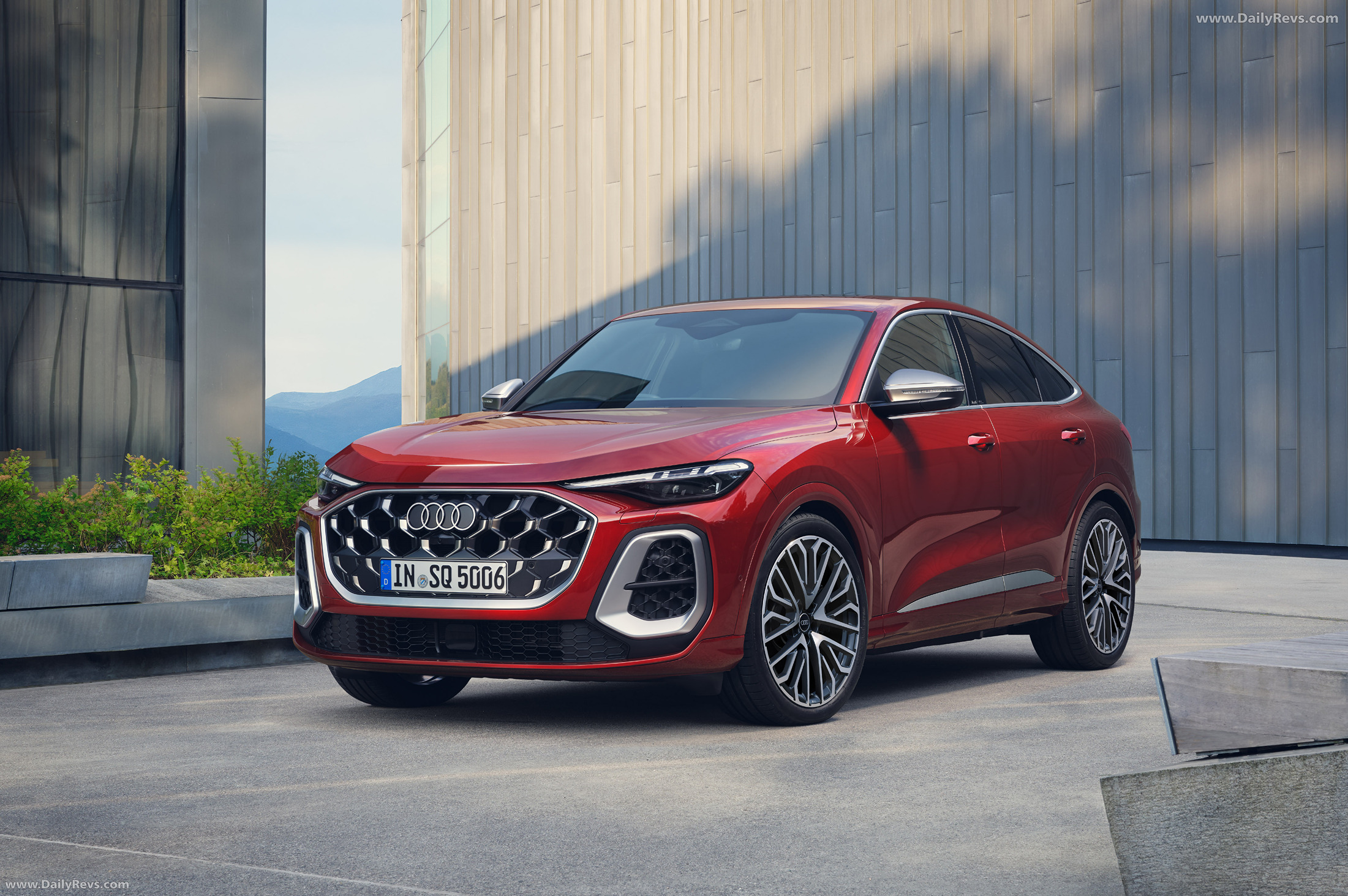 2025 Audi SQ5 Sportback FY Japanese Version Front View