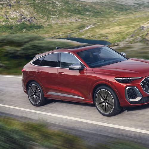 2025 Audi SQ5 Sportback FY Japanese Version Side View