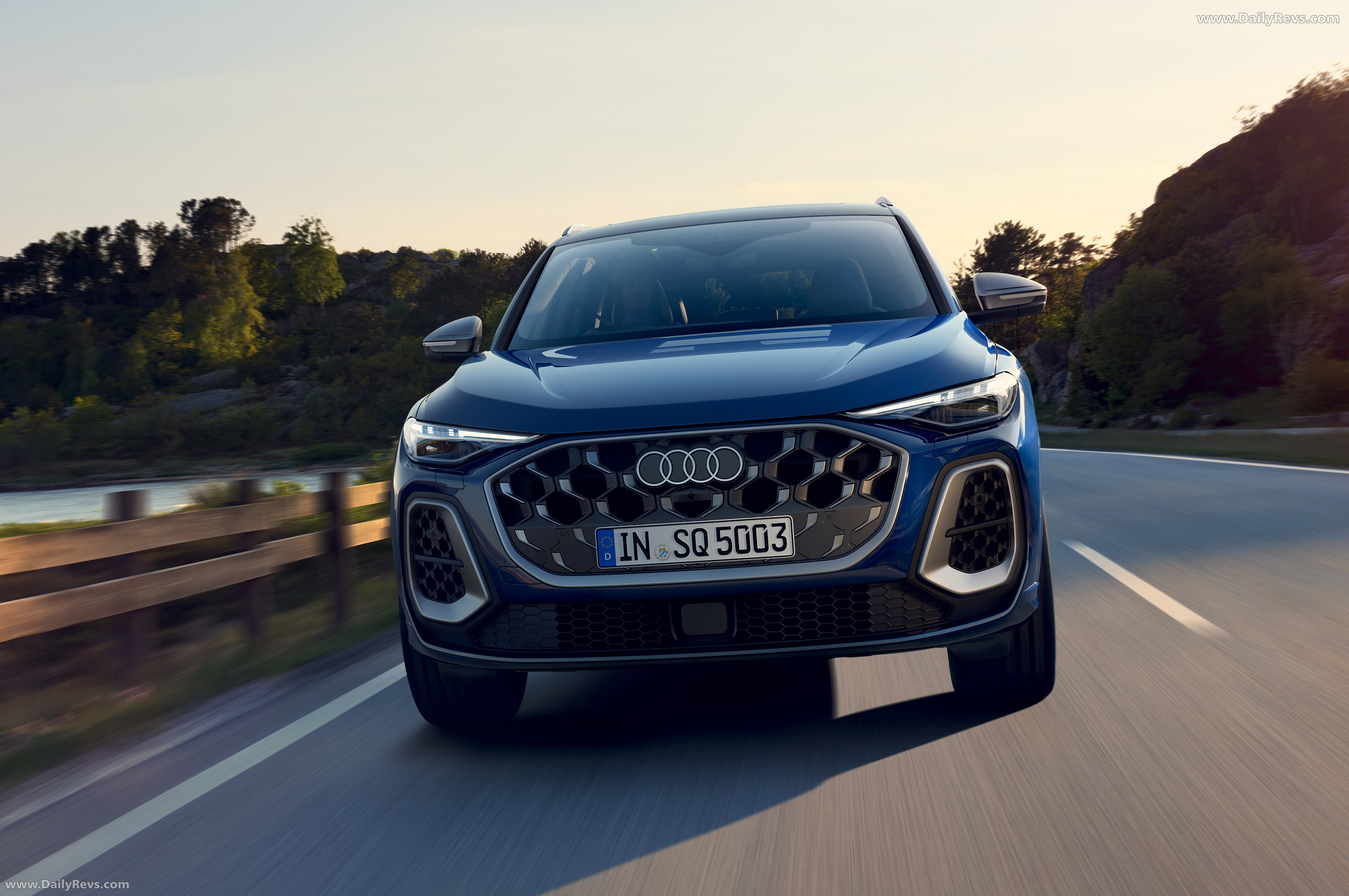 2025 Audi SQ5 FY Japanese Version Front View