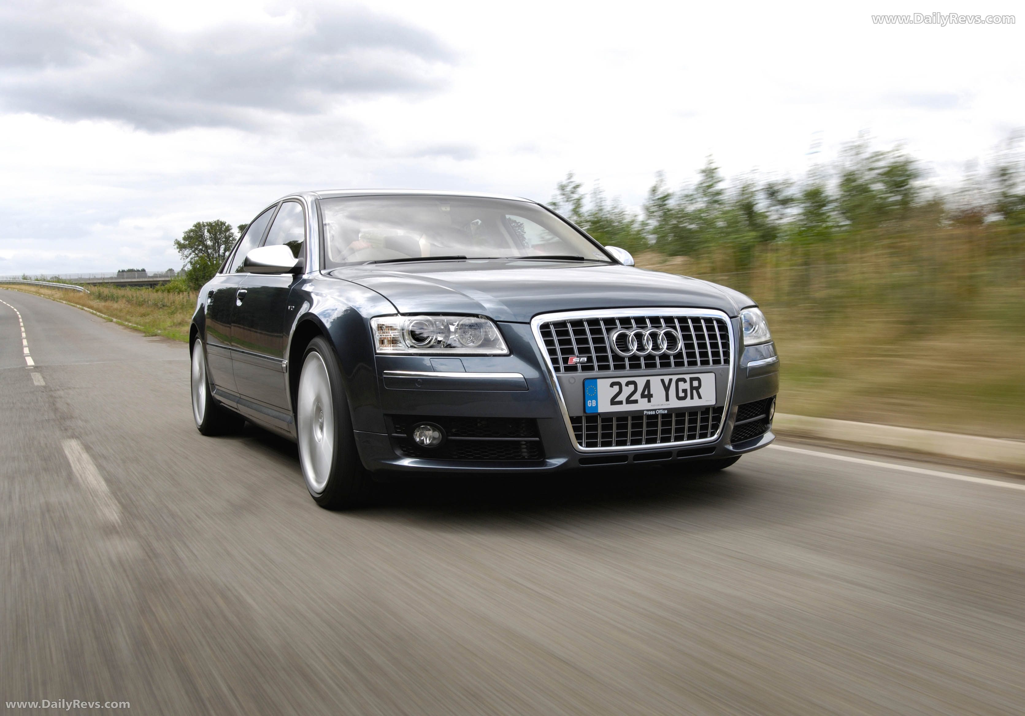 2006 Audi S8 V10 Front View
