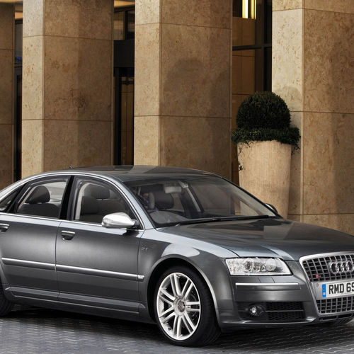 2006 Audi S8 V10 Front View