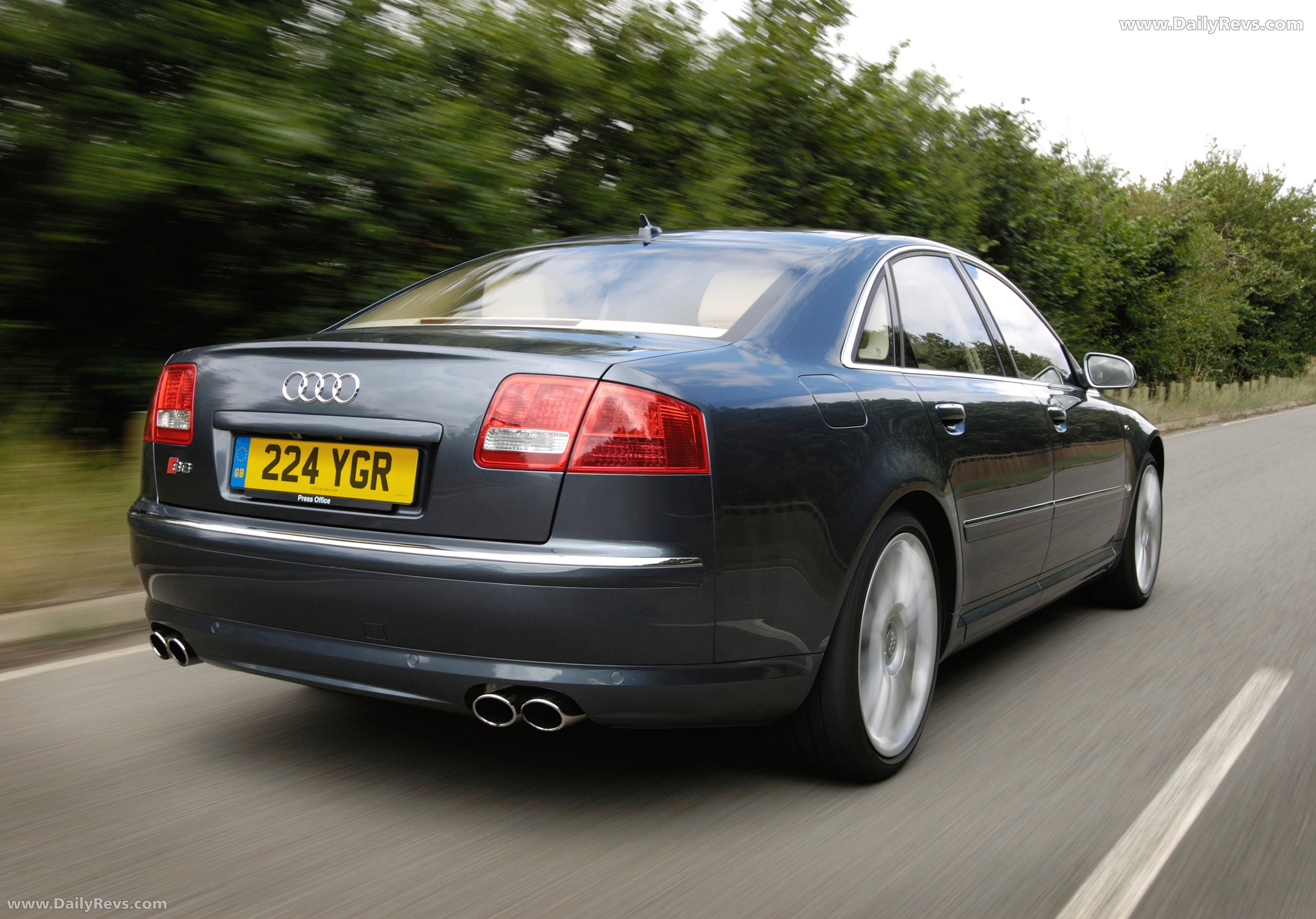 2006 Audi S8 V10 Rear View