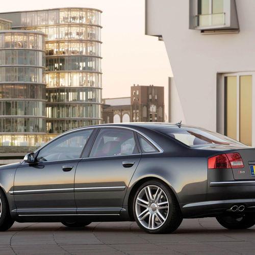 2006 Audi S8 V10 Rear View