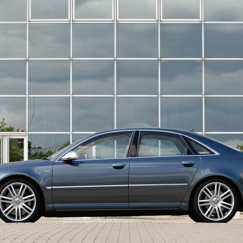 2006 Audi S8 V10 Side View