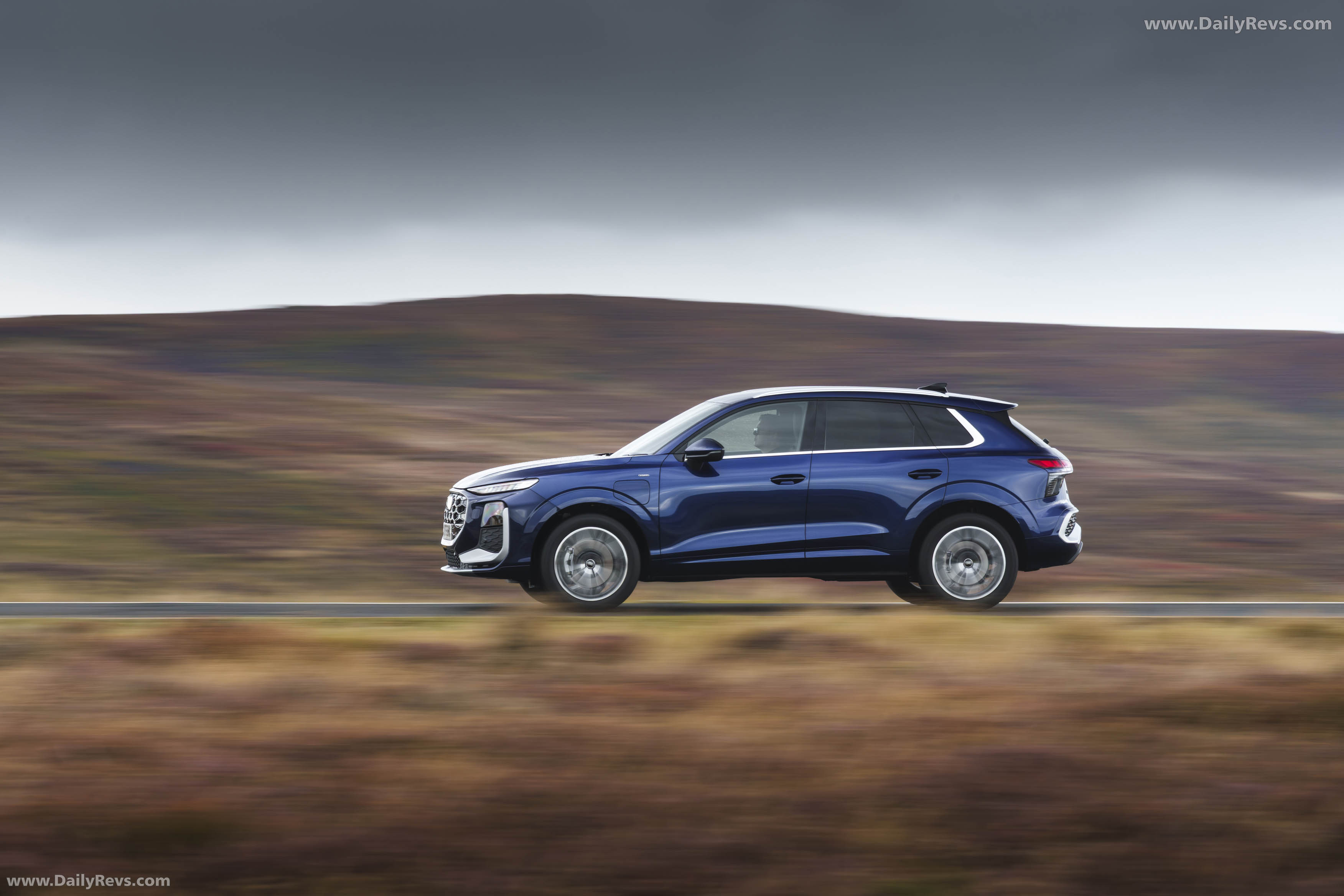 2026 Audi Q3 e-hybrid F3 UK Version Side View