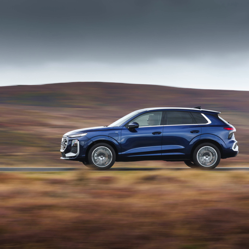 2026 Audi Q3 e-hybrid F3 UK Version Side View