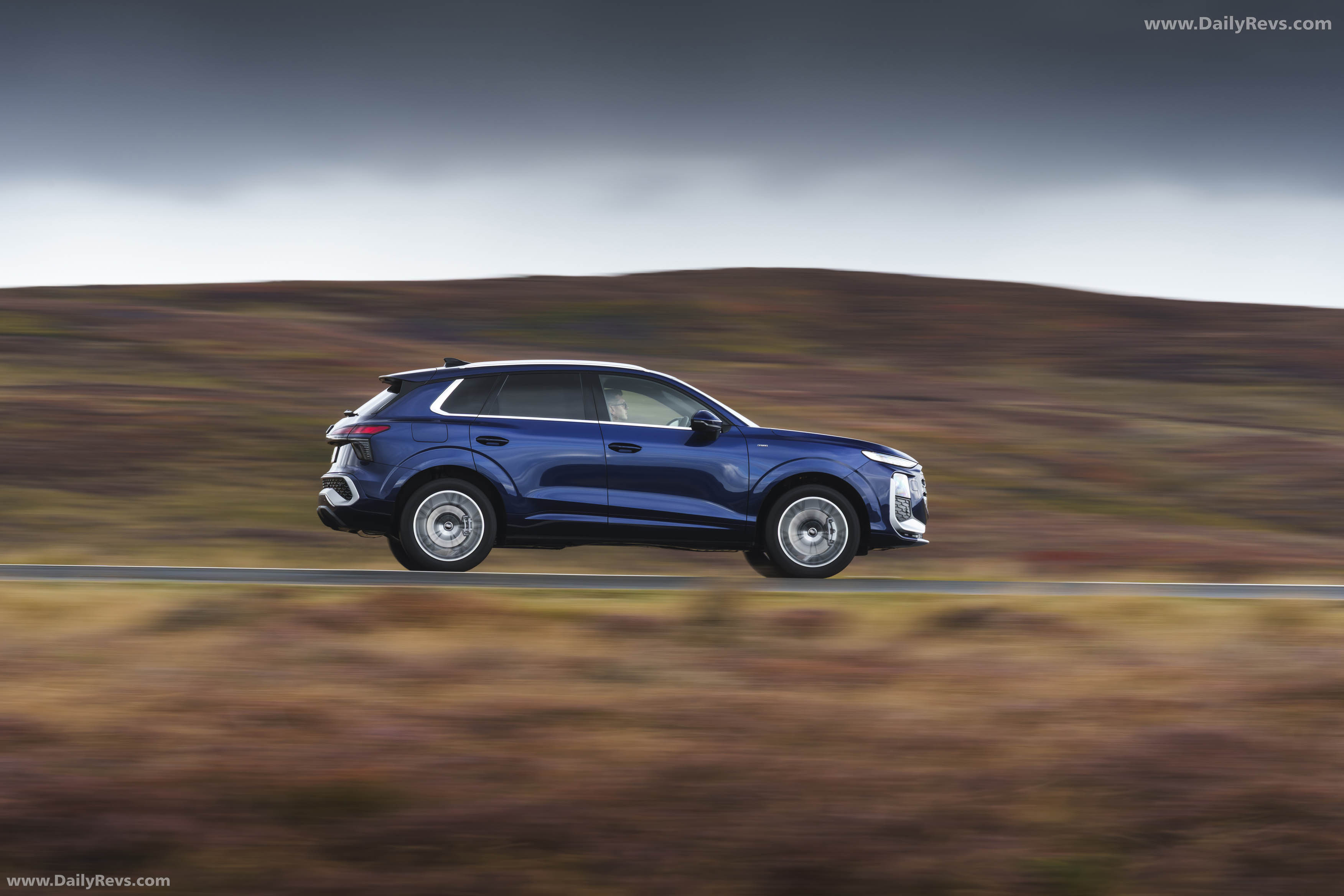 2026 Audi Q3 e-hybrid F3 UK Version Side View