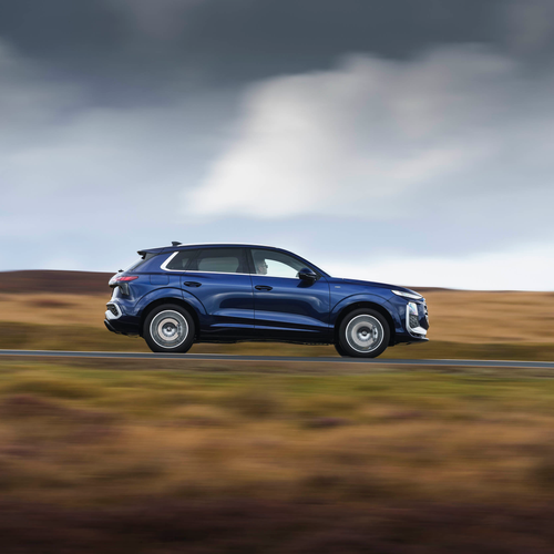 2026 Audi Q3 e-hybrid F3 UK Version Side View
