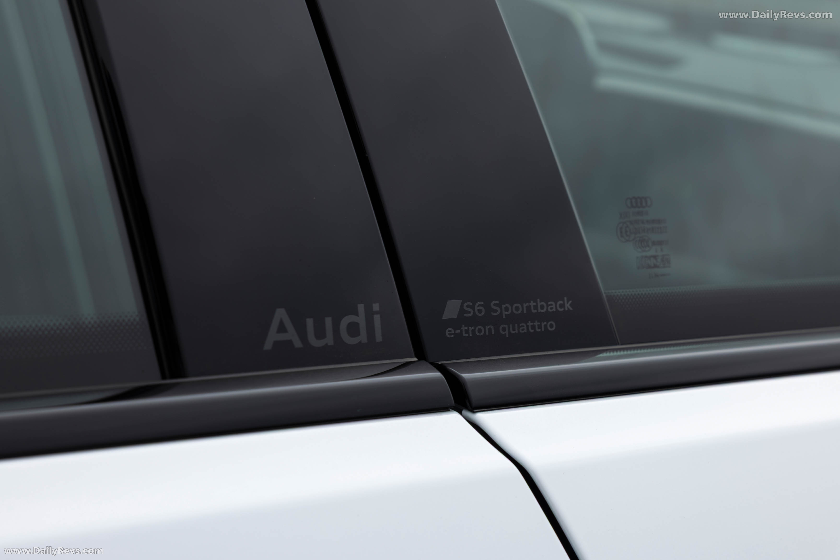 2025 Audi S6 Sportback e-tron C9 Glacier White Exterior