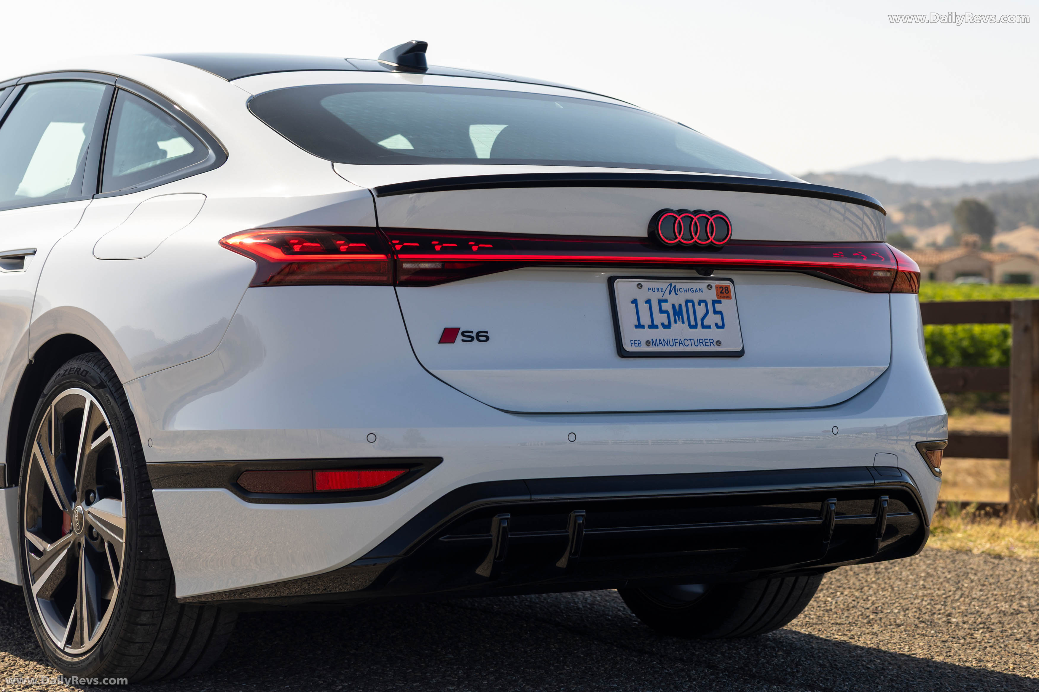2025 Audi S6 Sportback e-tron C9 Glacier White Exterior
