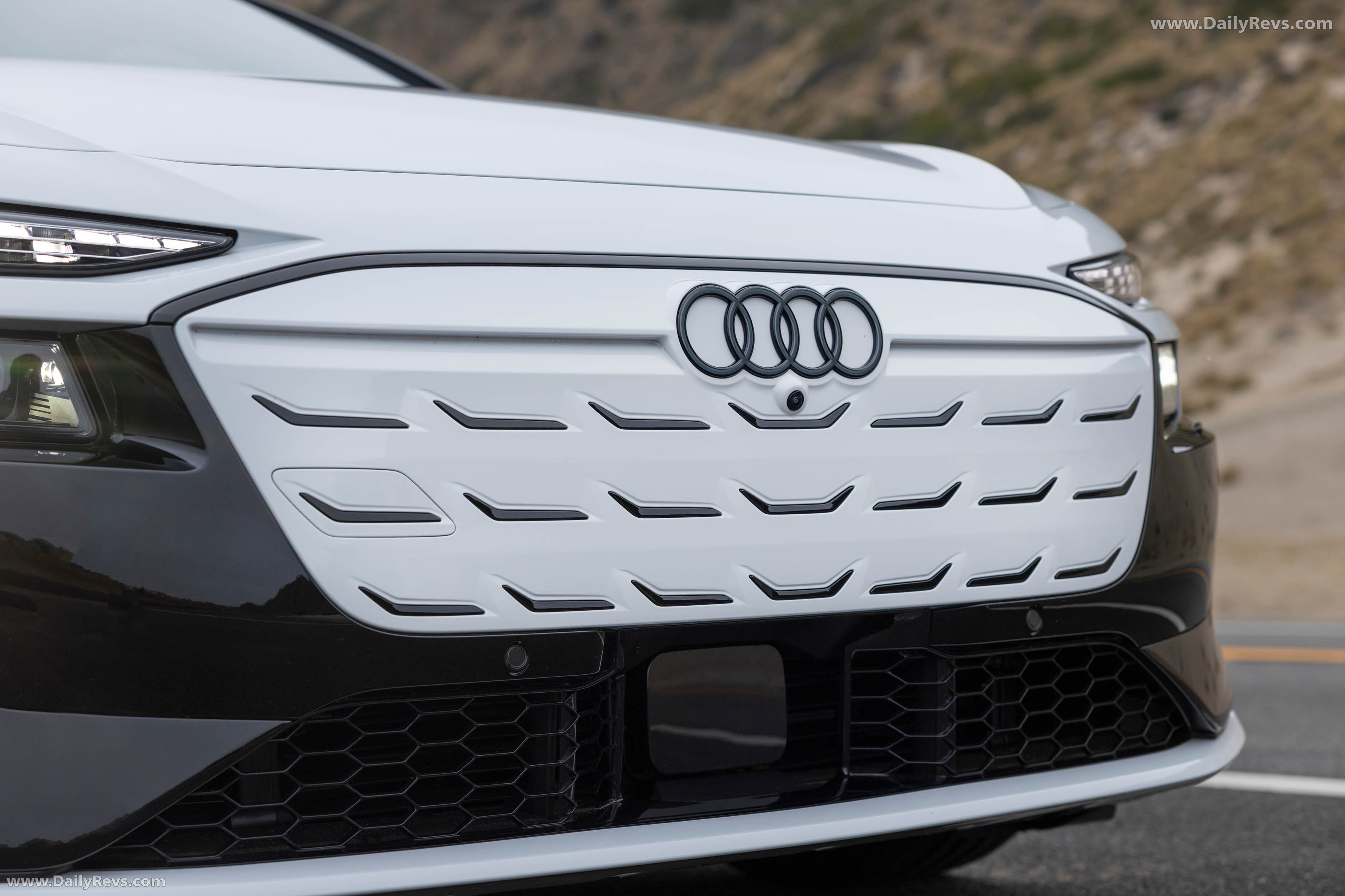2025 Audi S6 Sportback e-tron C9 Glacier White Exterior