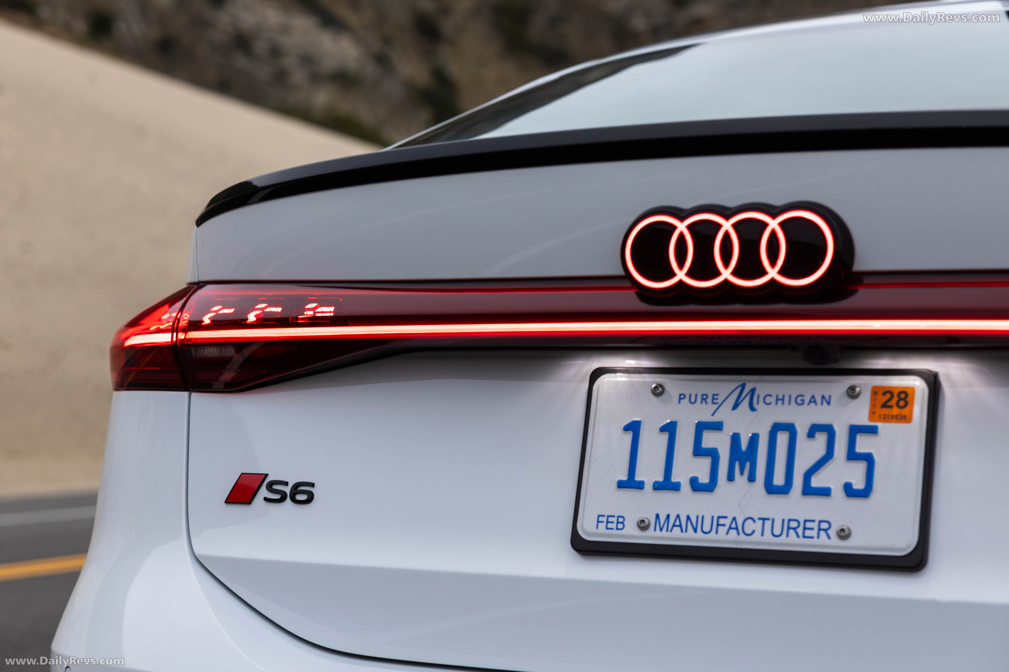 2025 Audi S6 Sportback e-tron C9 Glacier White Exterior