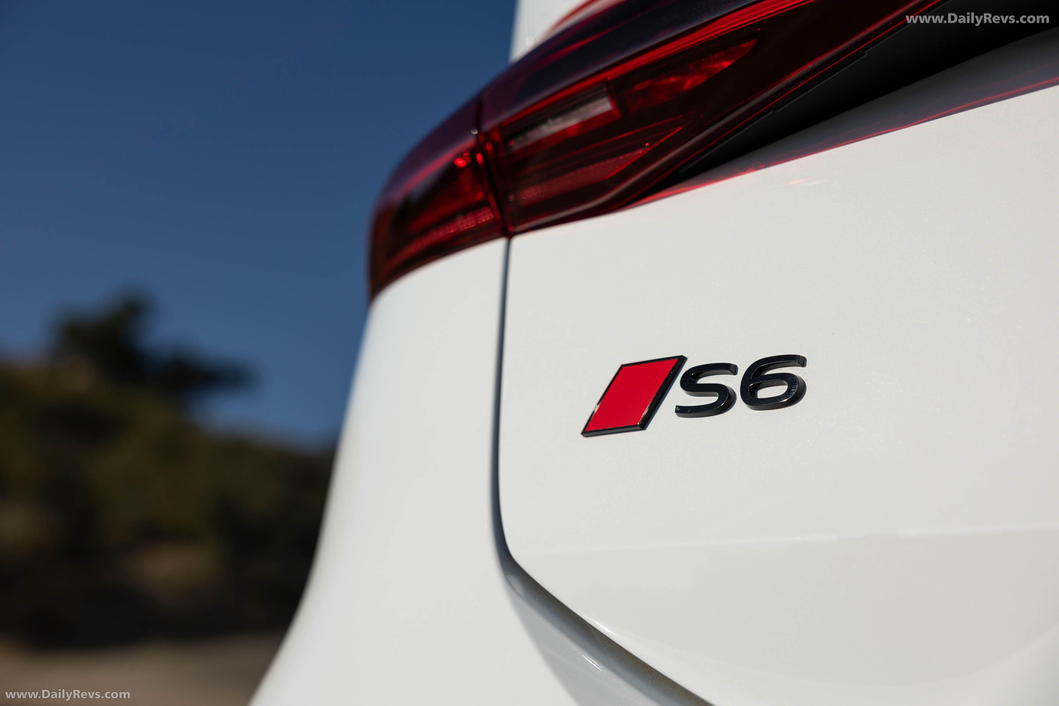 2025 Audi S6 Sportback e-tron C9 Glacier White Exterior