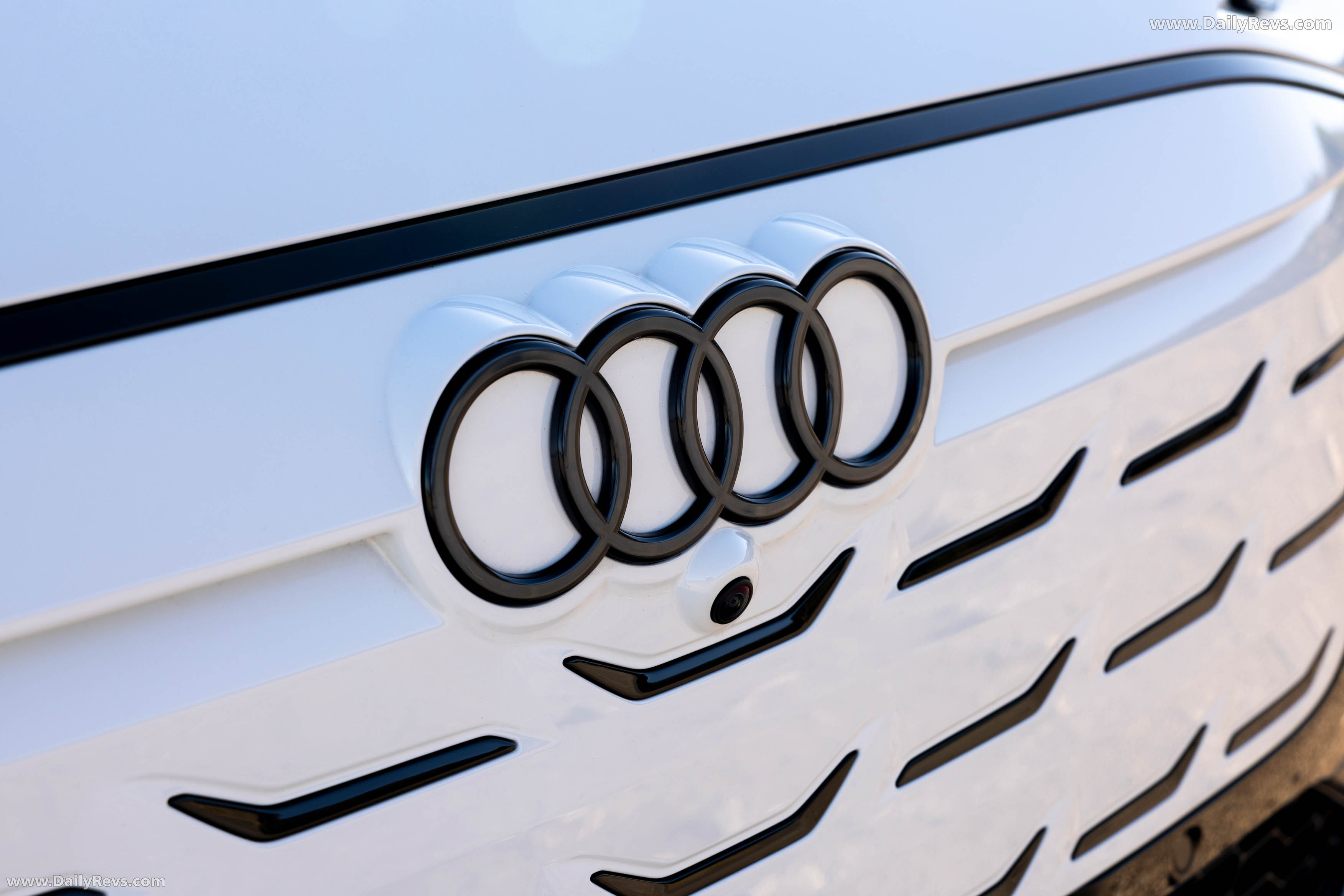 2025 Audi S6 Sportback e-tron C9 Glacier White Exterior