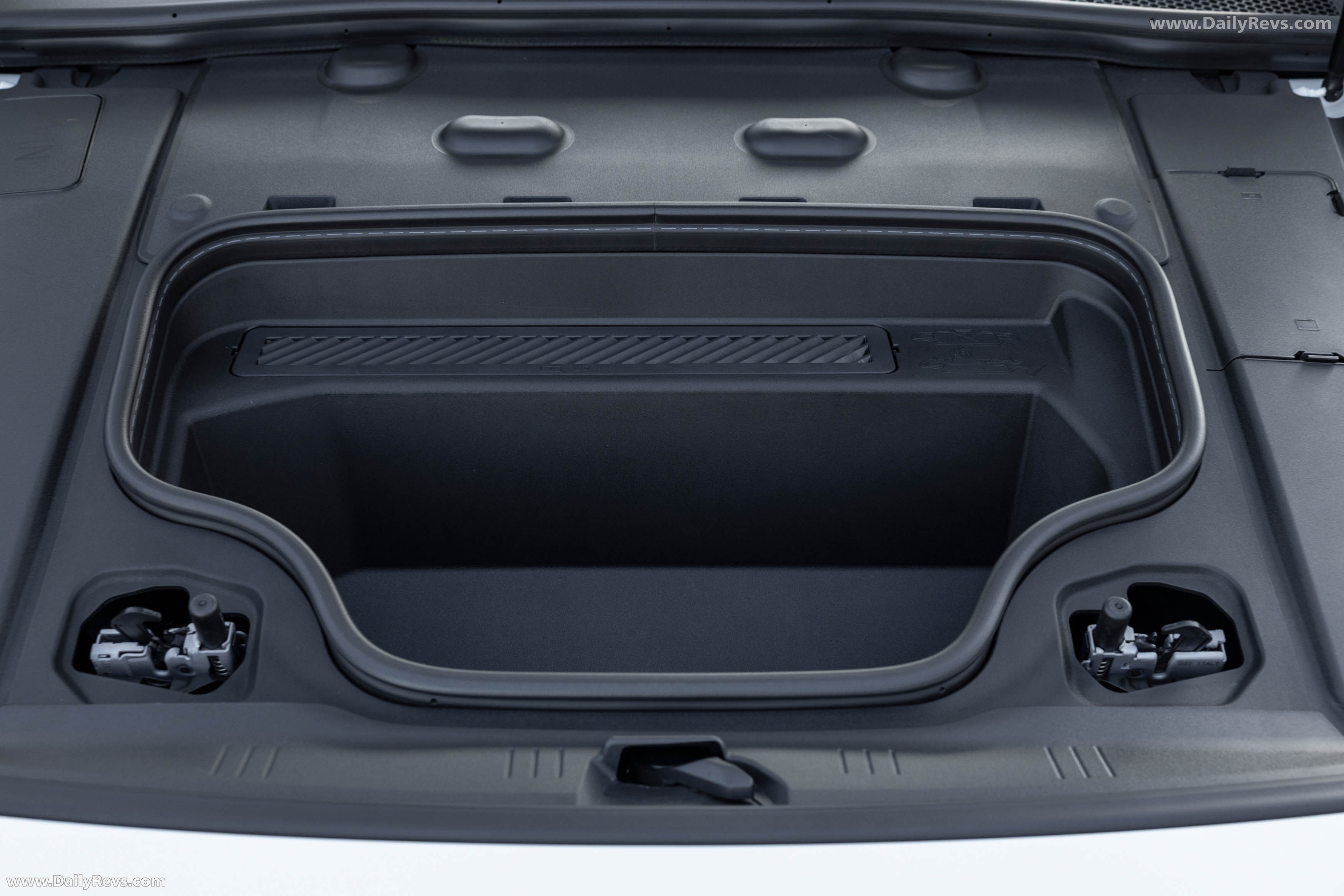 2025 Audi S6 Sportback e-tron C9 Glacier White Interior