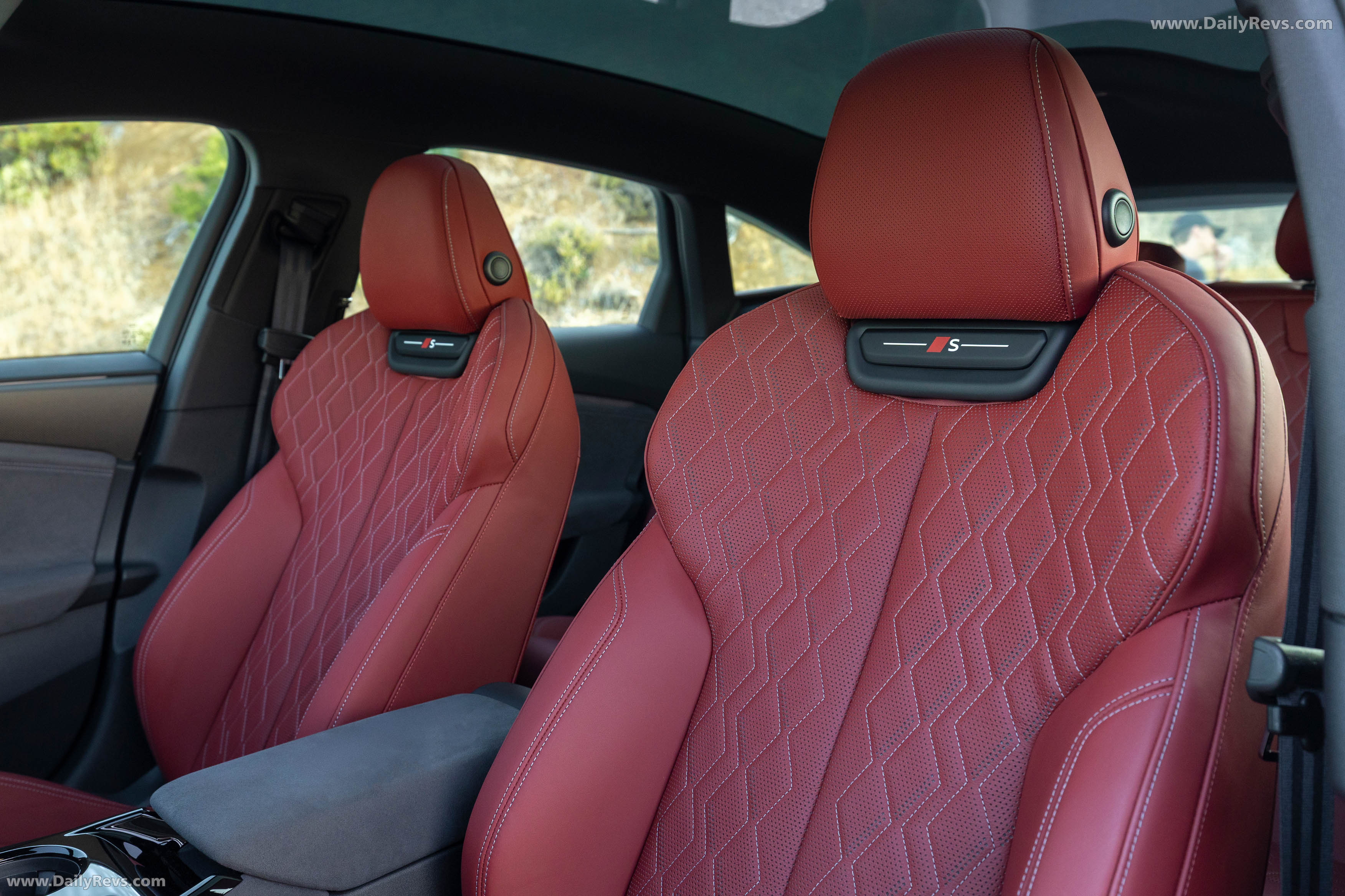 2025 Audi S6 Sportback e-tron C9 Glacier White Interior