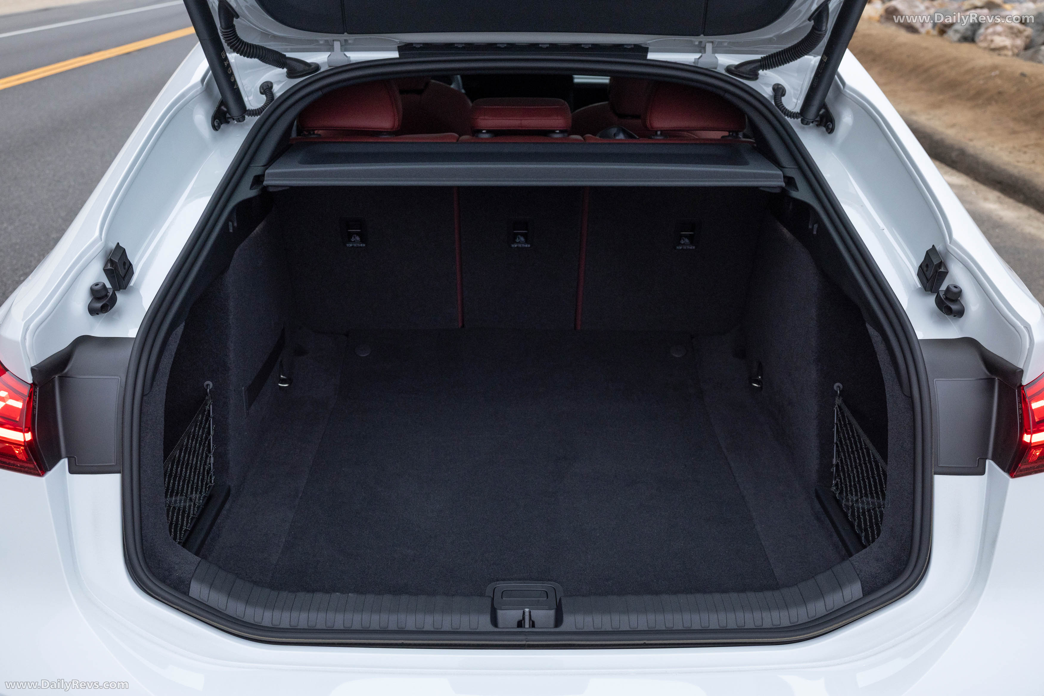 2025 Audi S6 Sportback e-tron C9 Glacier White Interior