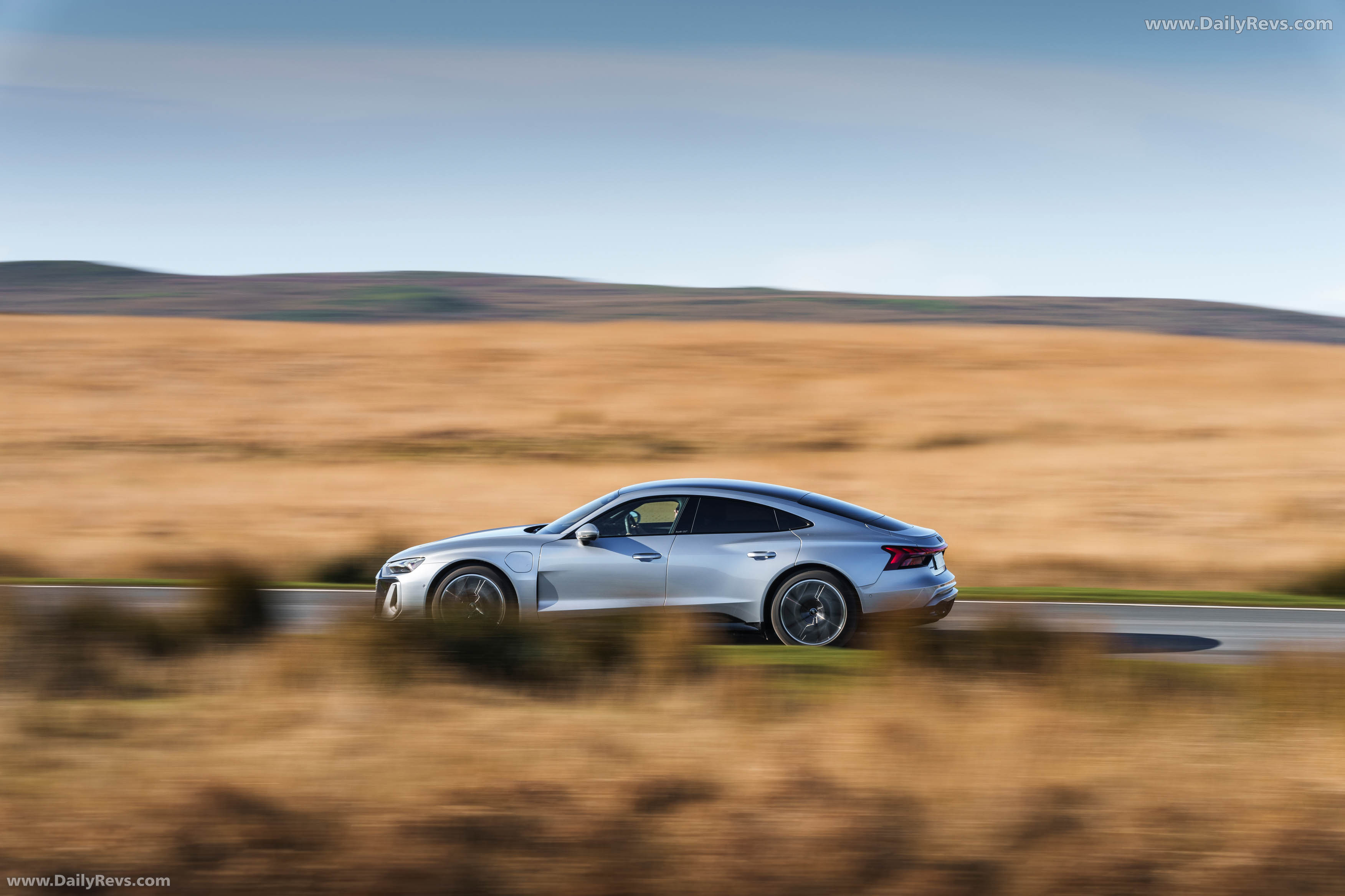 2025 Audi e-tron GT quattro UK Version Side View