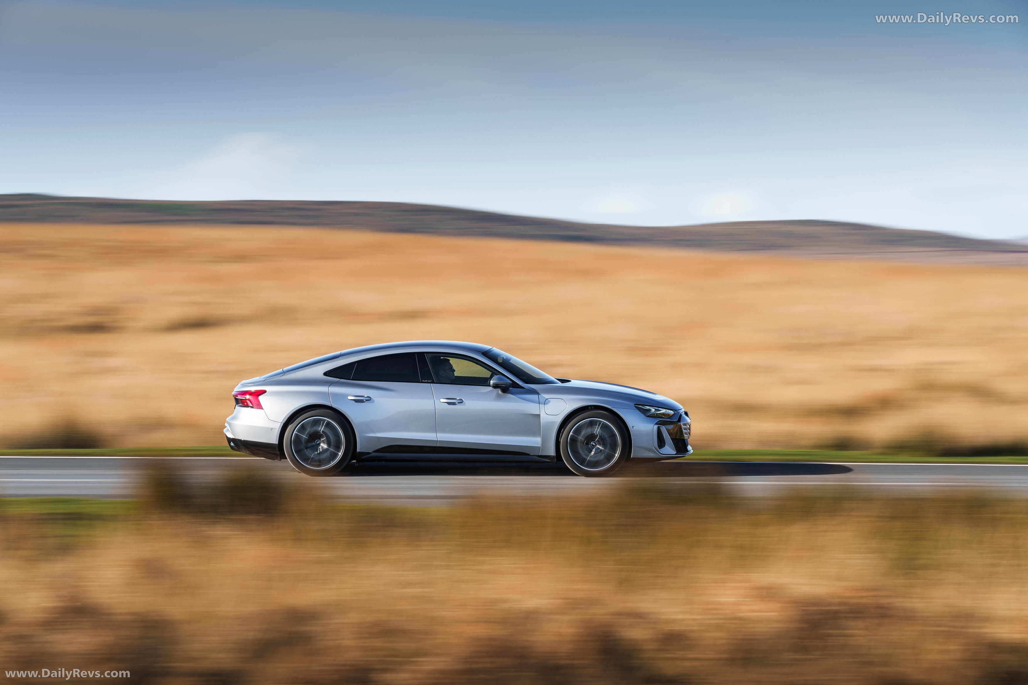 2025 Audi e-tron GT quattro UK Version Side View