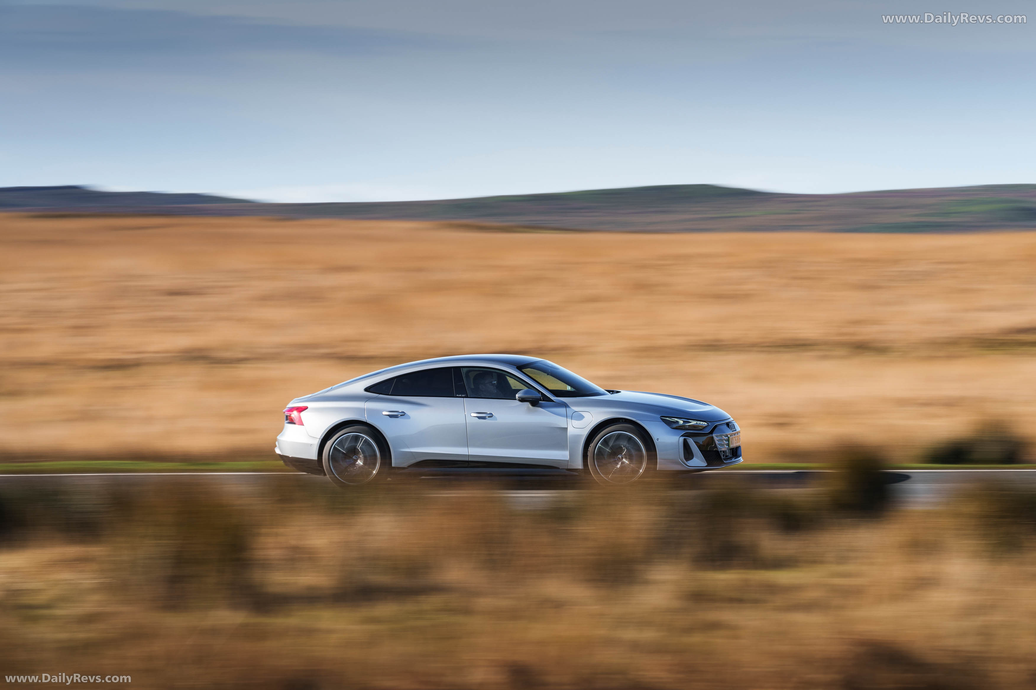 2025 Audi e-tron GT quattro UK Version Side View