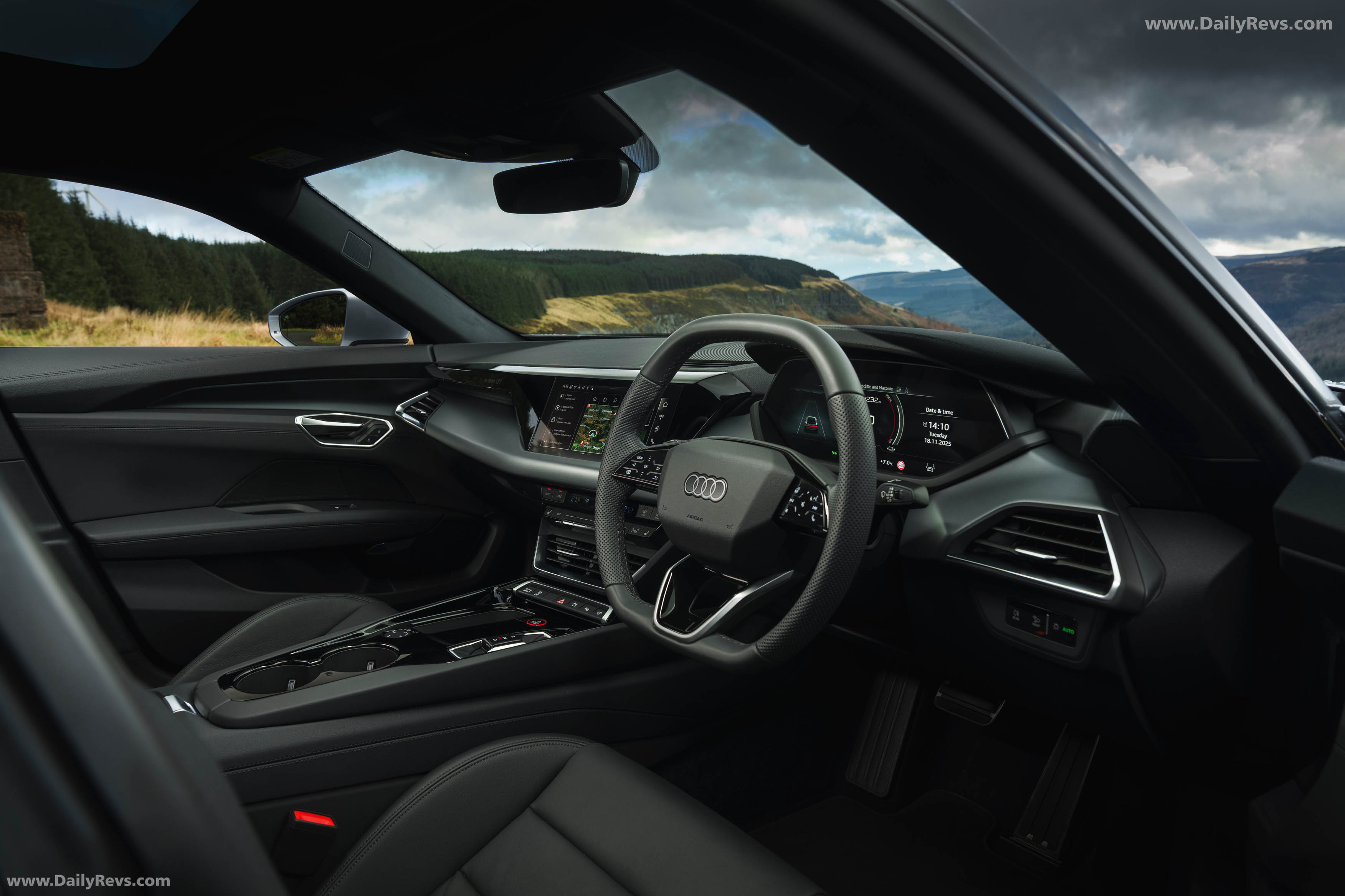 2025 Audi e-tron GT quattro UK Version Interior
