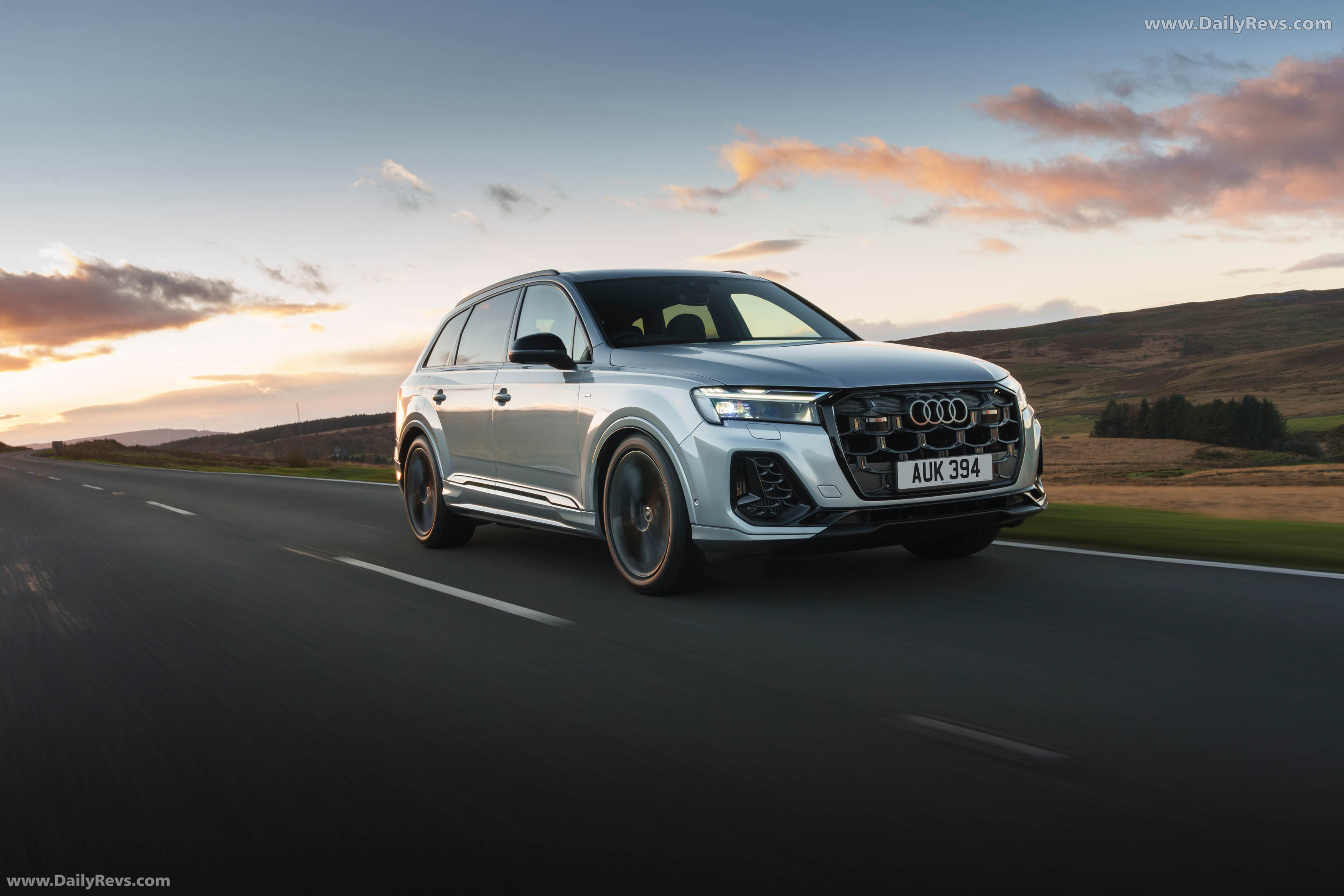 2025 Audi Q7 TFSI e 4M UK Version Front View