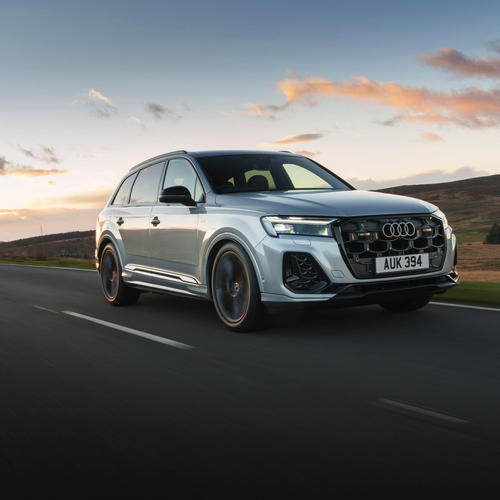 2025 Audi Q7 TFSI e 4M UK Version Front View